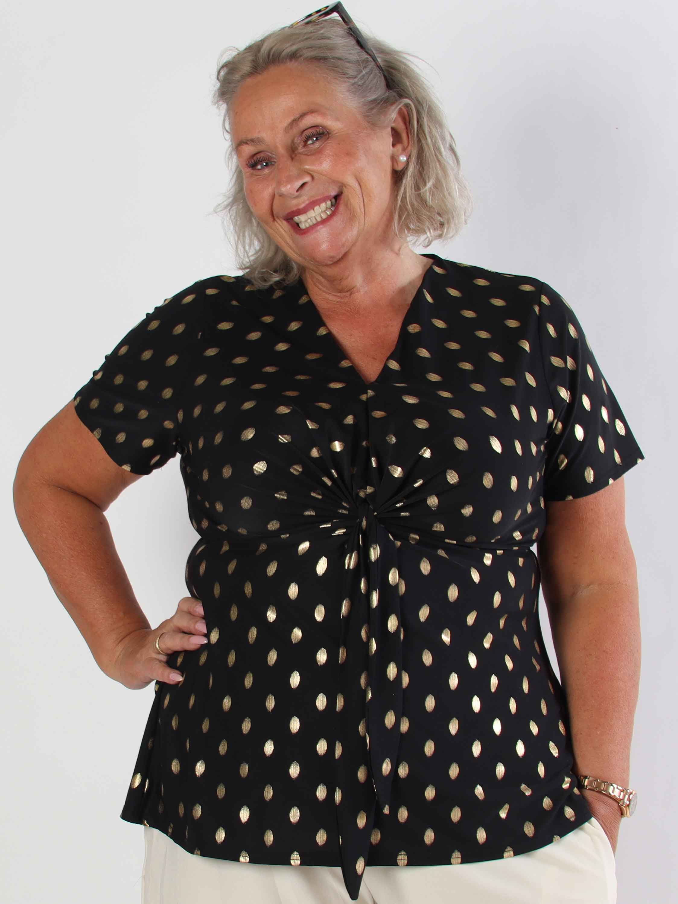 Molly Dot Shirt - Elastisk plus size blus med fin knytdetalj framtill
