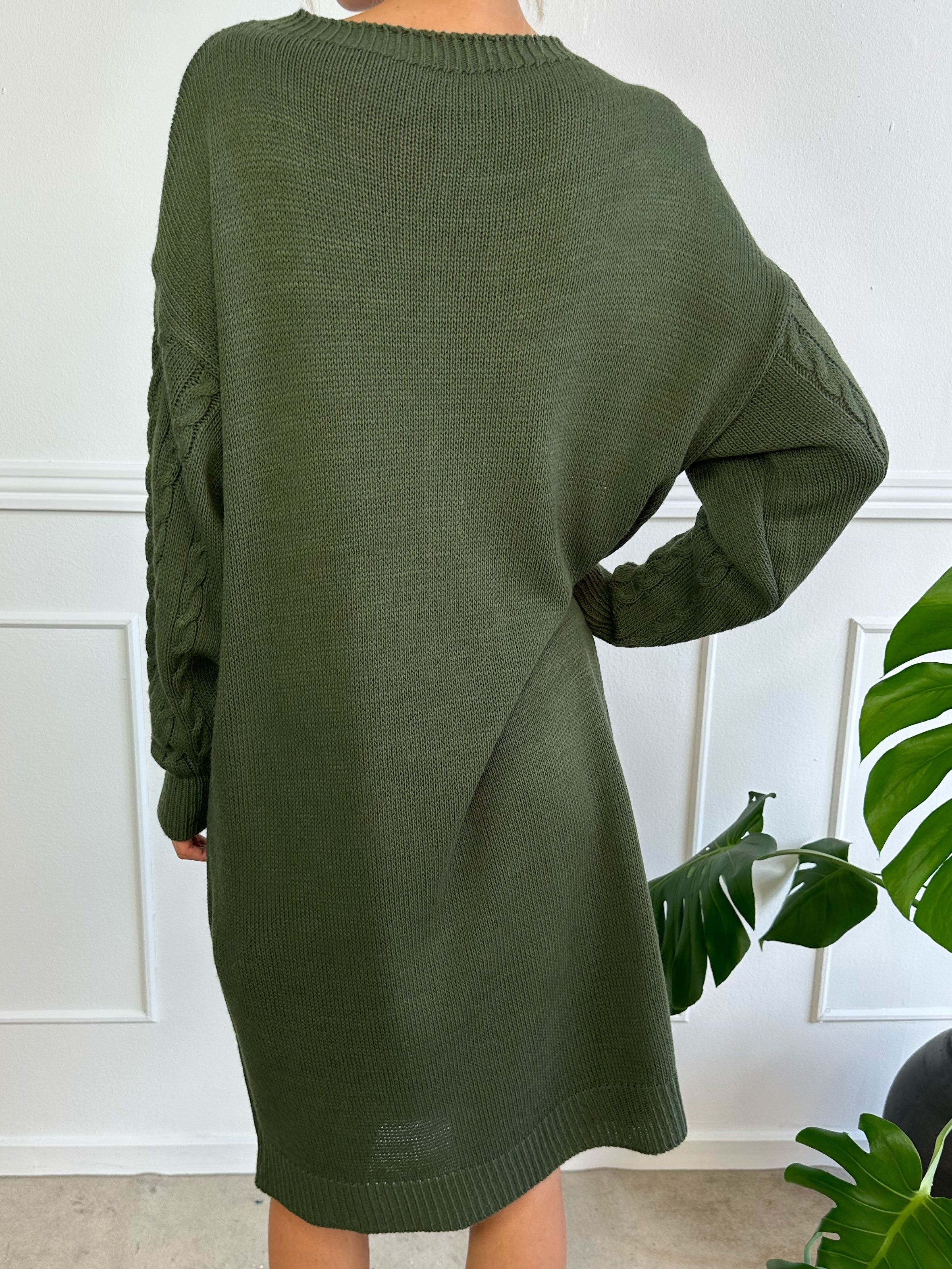 Karolina - Lång klänning med kabelstickning