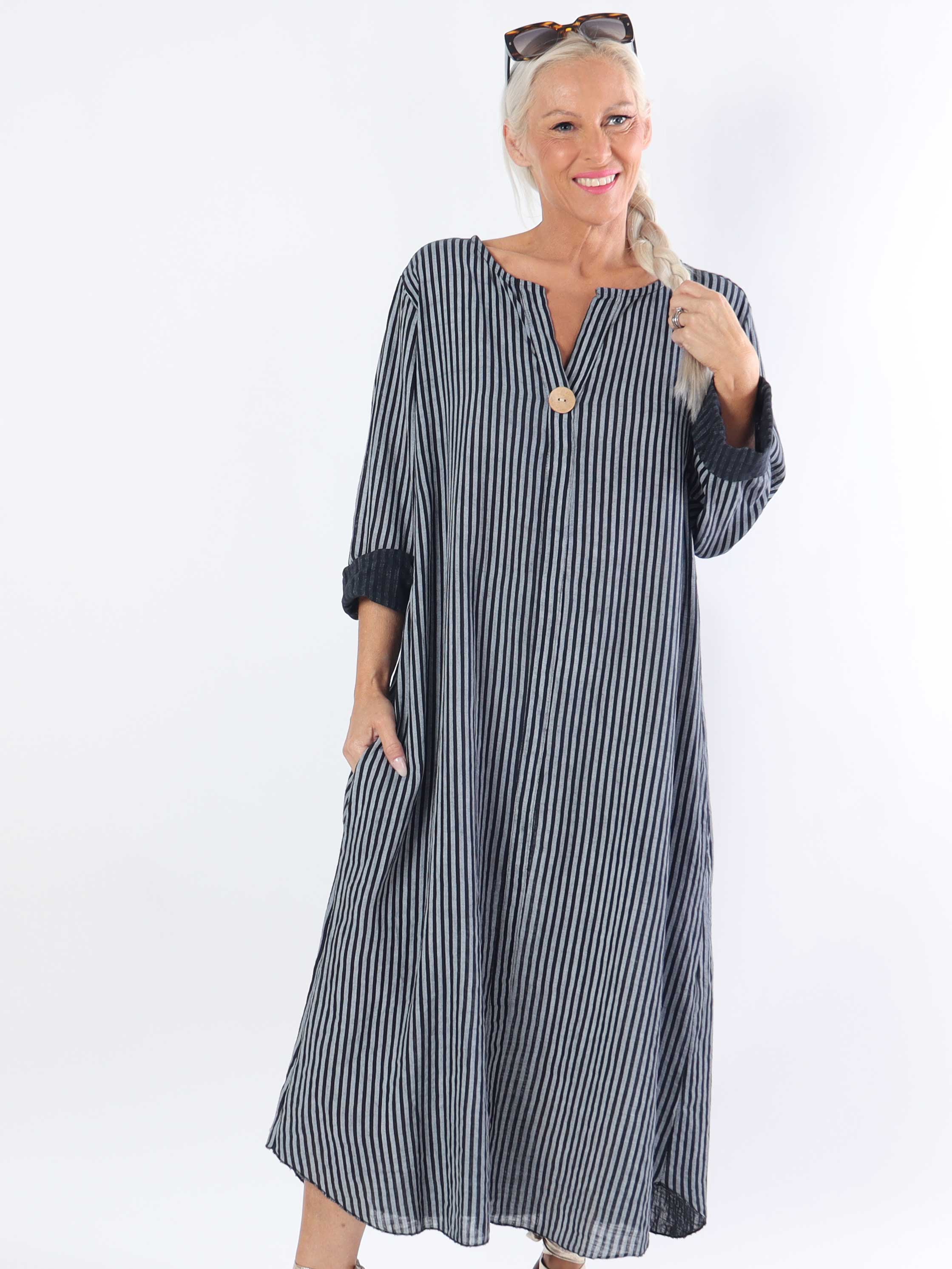 Arizona Stripe - Lång bomullsklänning i plus size i linne-liknande tyg
