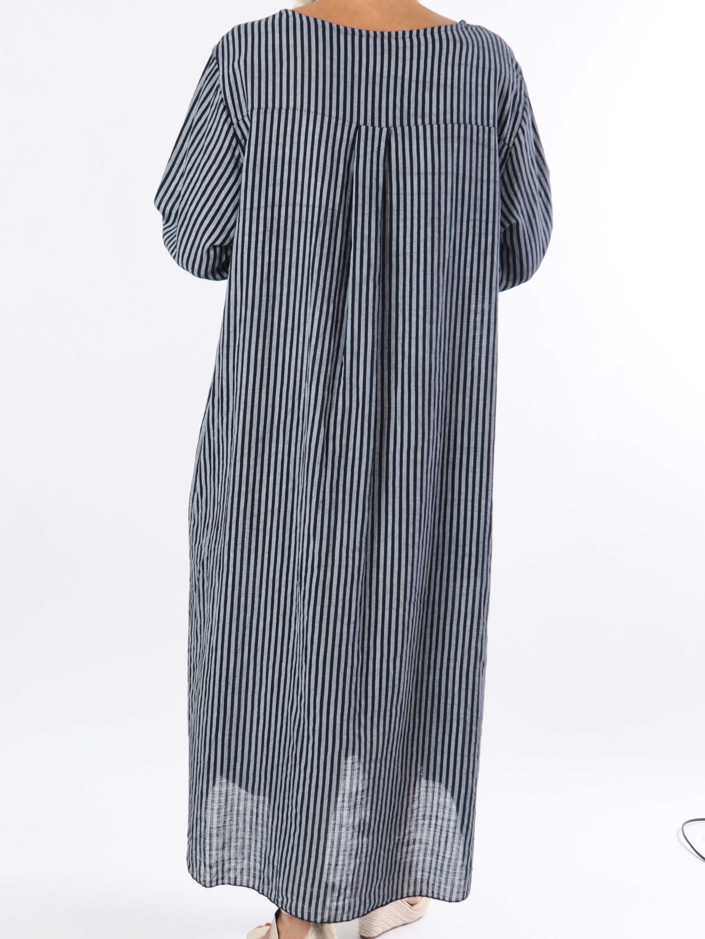 Arizona Stripe - Lång bomullsklänning i plus size i linne-liknande tyg