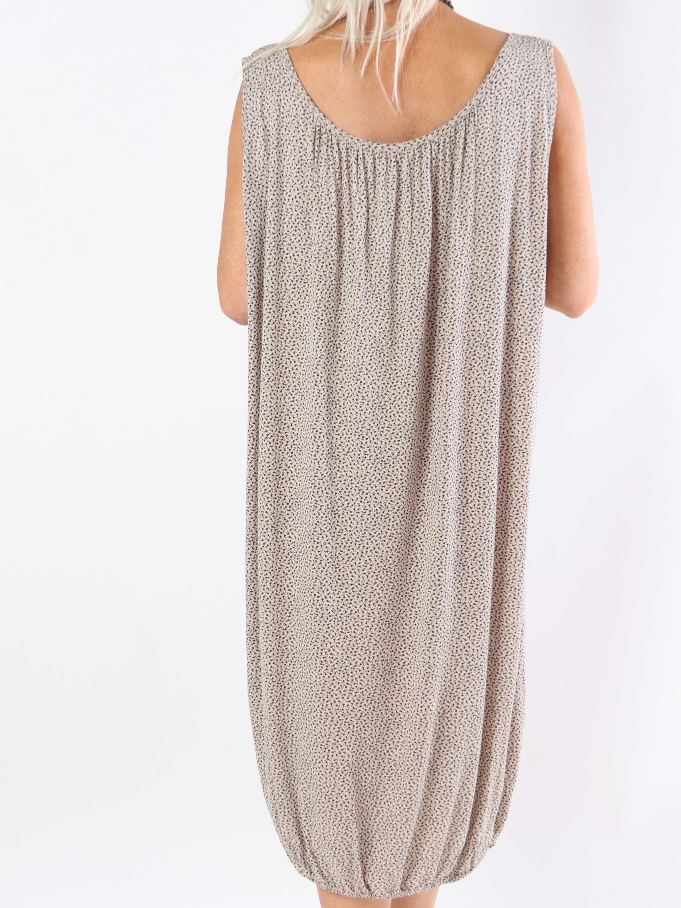 Miracle Flower Sleeveless Dress - Plus size-klänning i viskos med resår i midjan