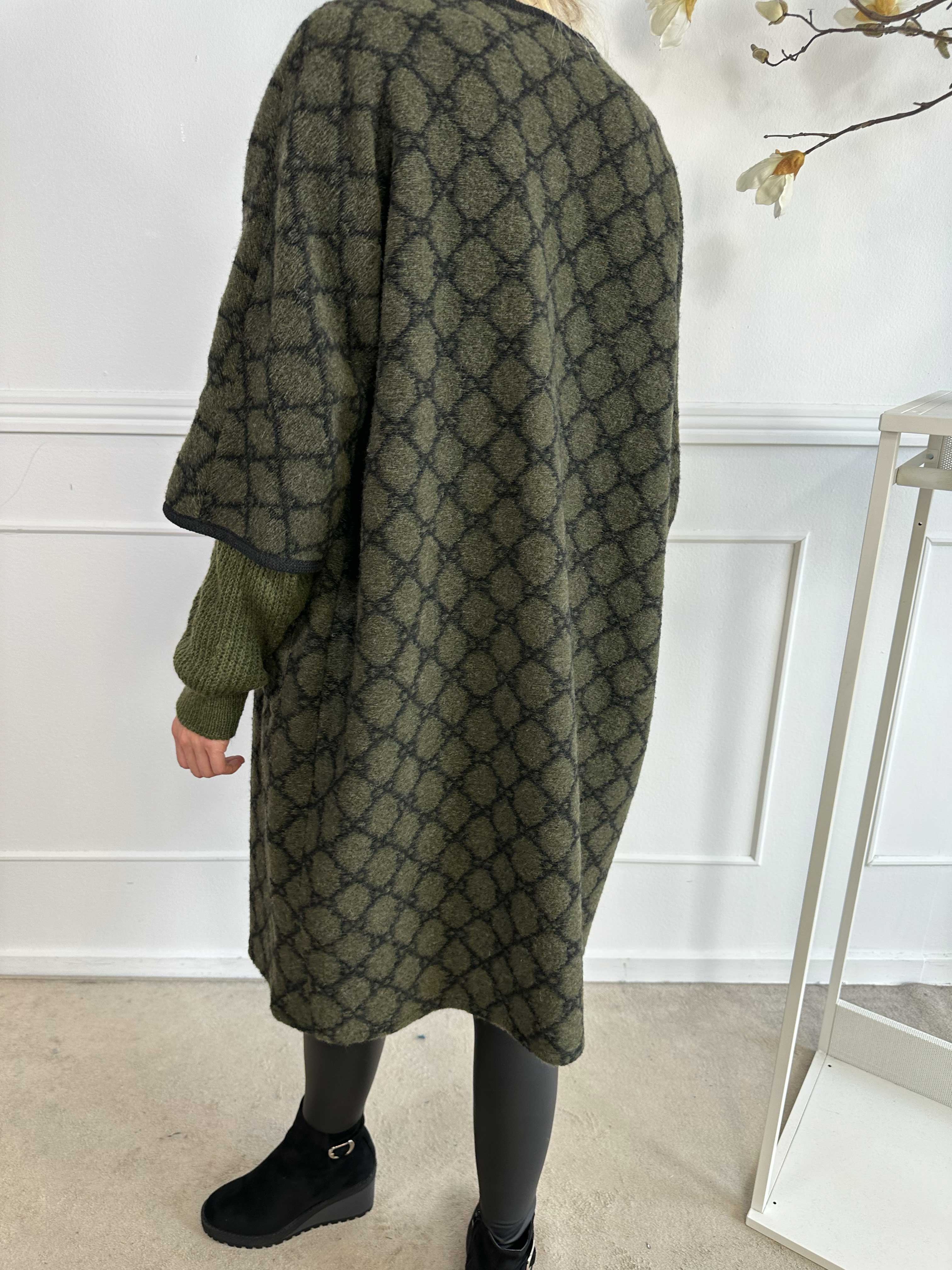 Arianna - Mönstrad kappa med ullfoder