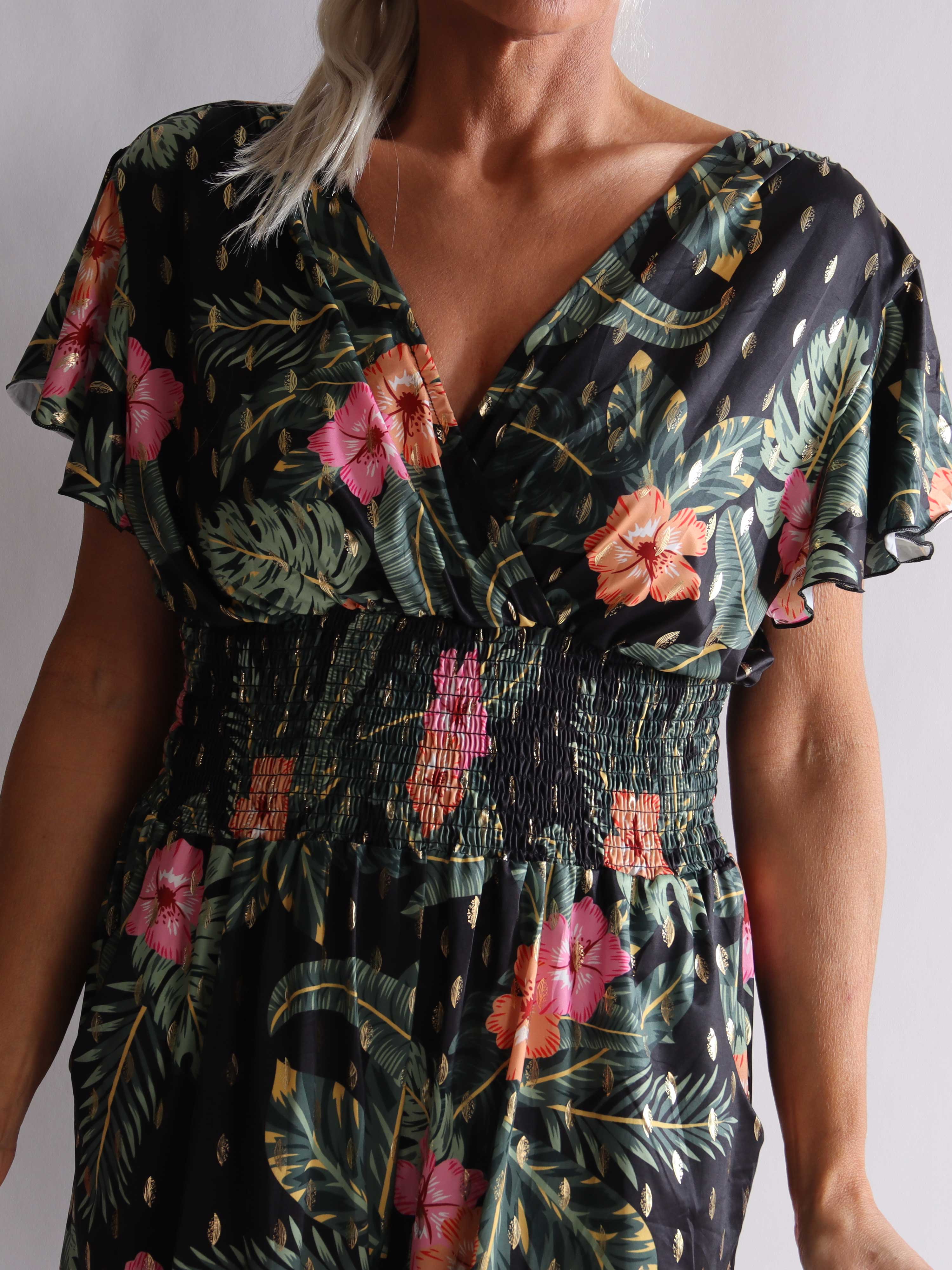 Pams Flower Playsuit - Elastisk playsuit i plusstorlek med fickor