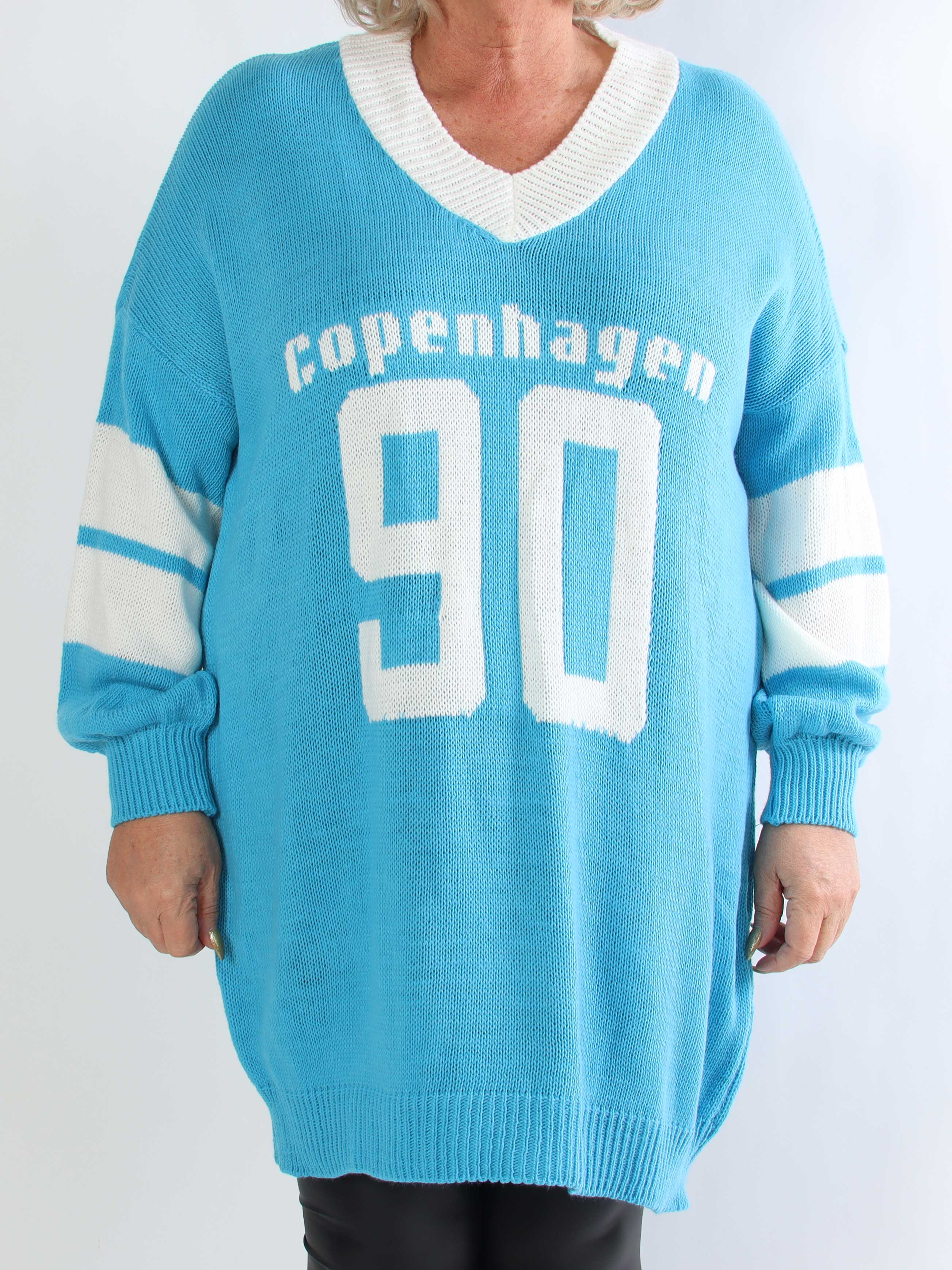 Tiane - Sporty plus size strikkjole med motiv foran