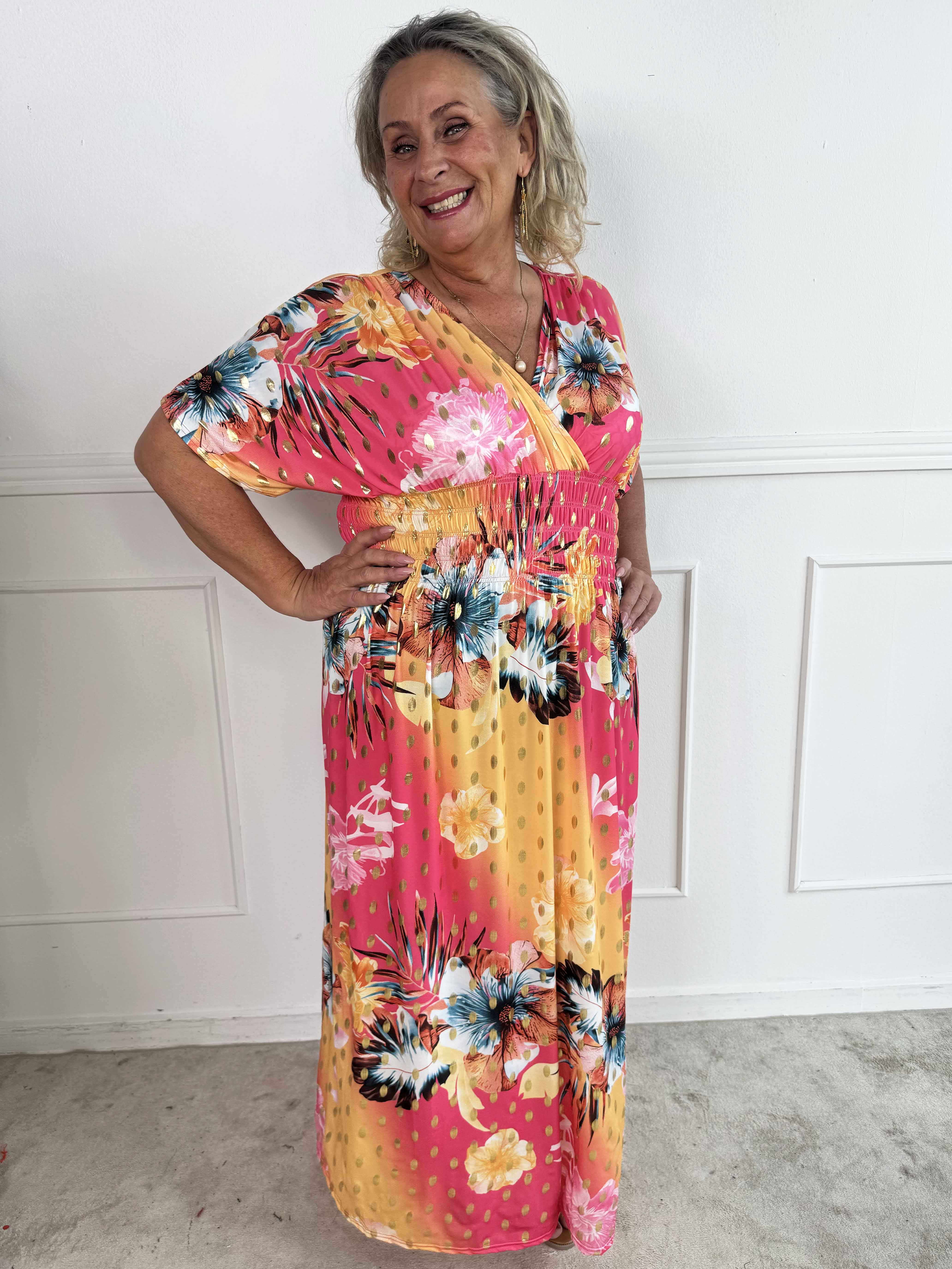 Pams Hawaii - Lång plus size klänning i stretchtyg med blommönster
