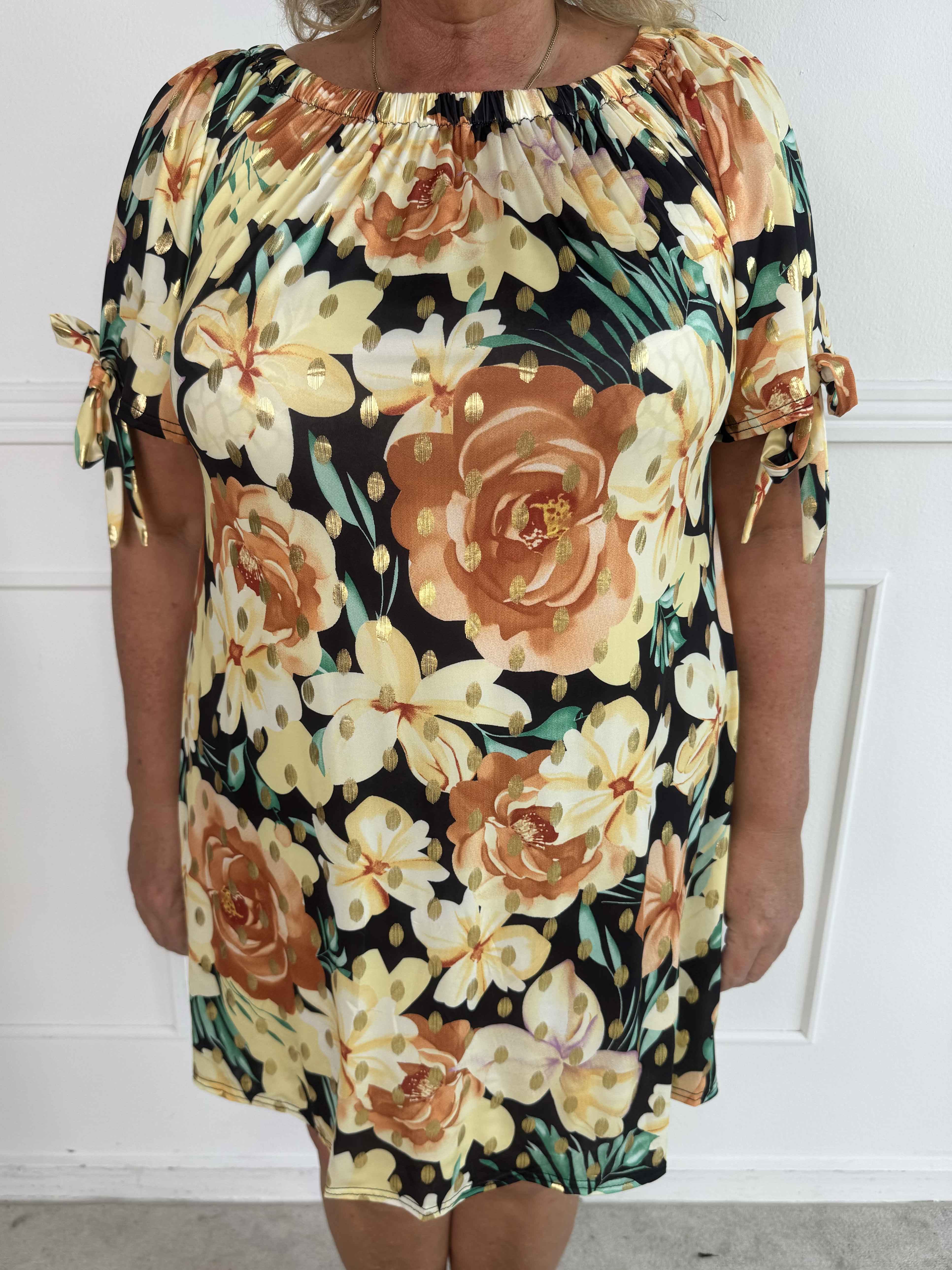 Sofia - Söt plus size blommig klänning med resår i halsen