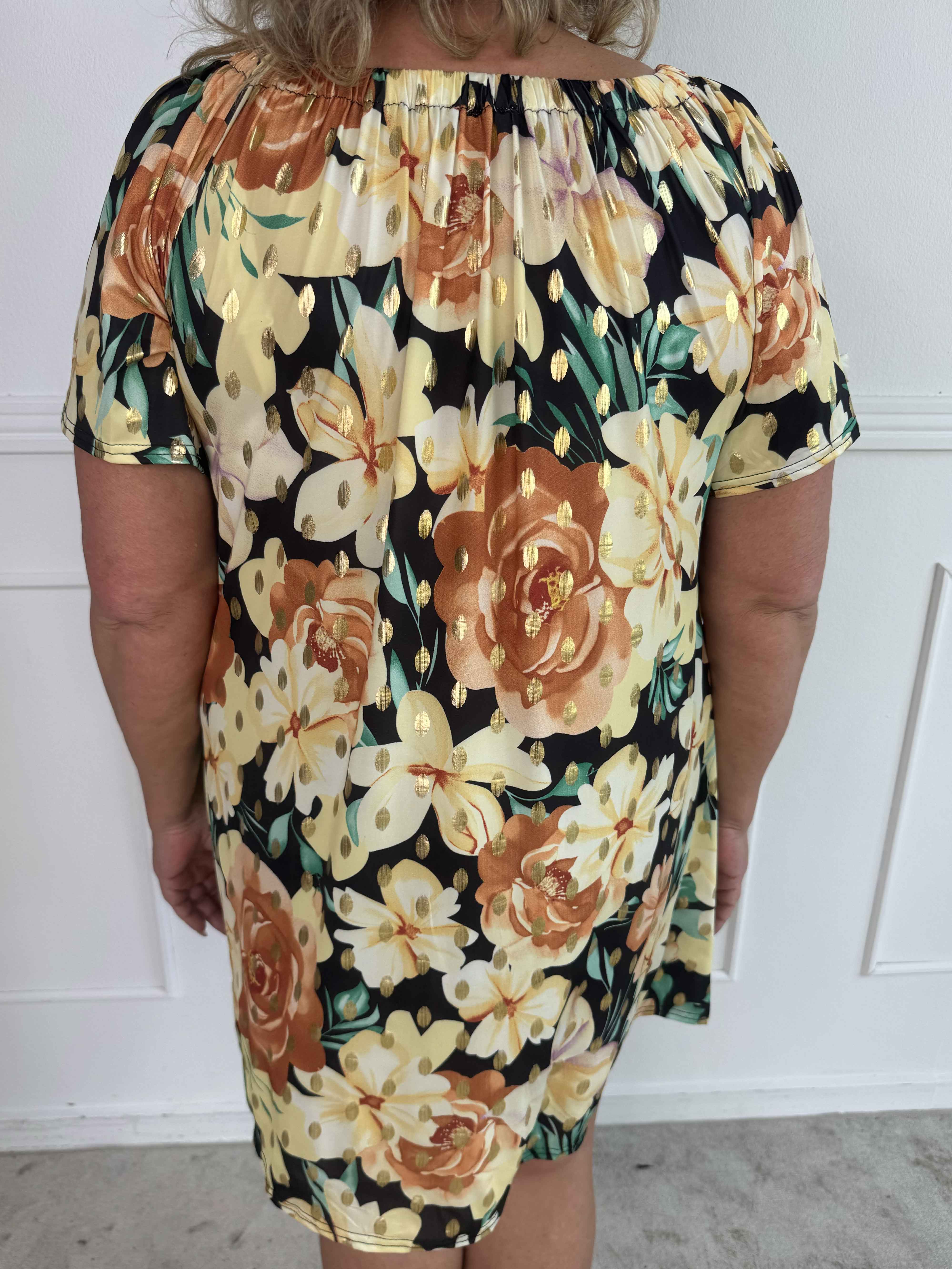 Sofia - Söt plus size blommig klänning med resår i halsen