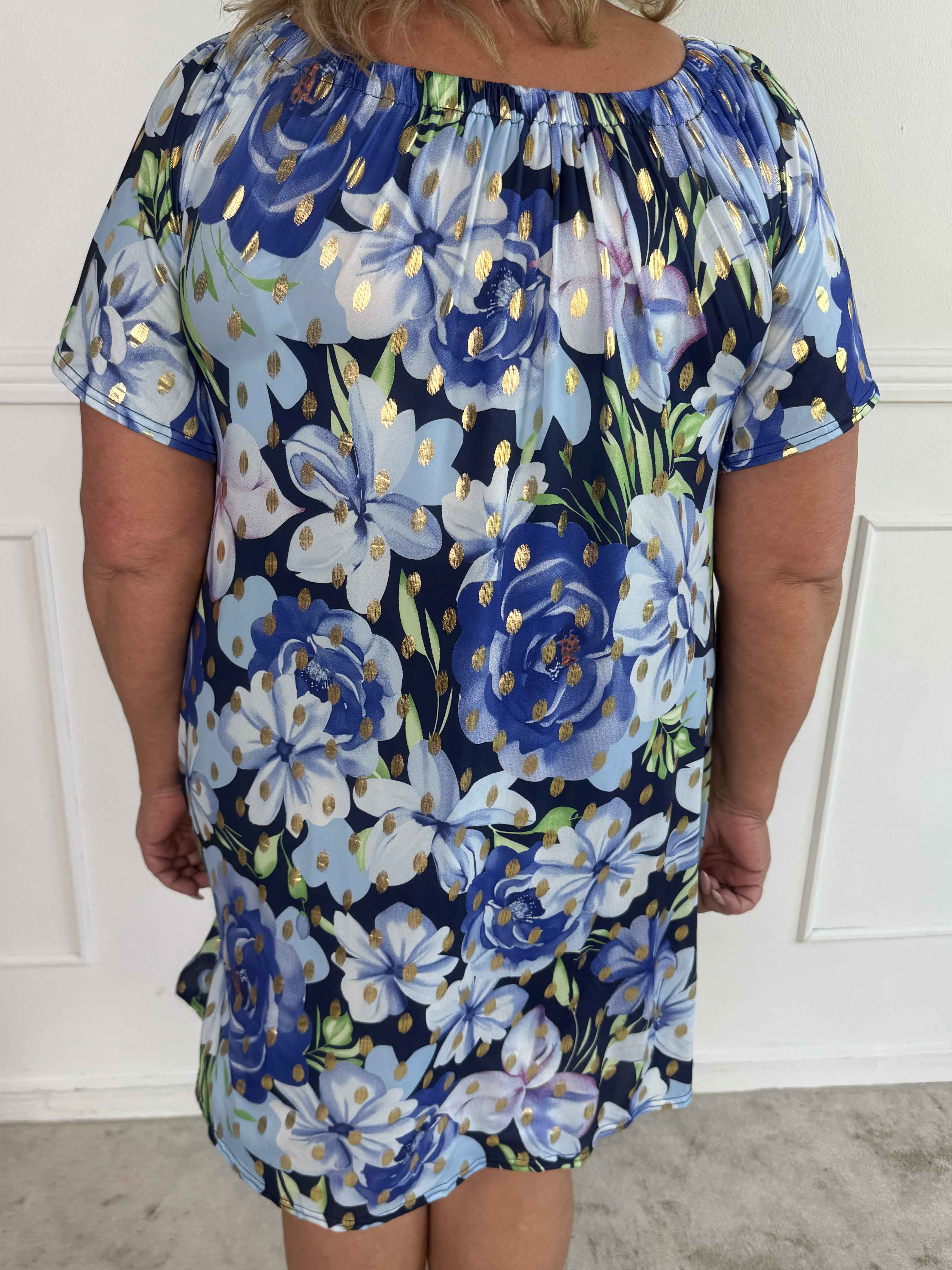 Sofia - Söt plus size blommig klänning med resår i halsen