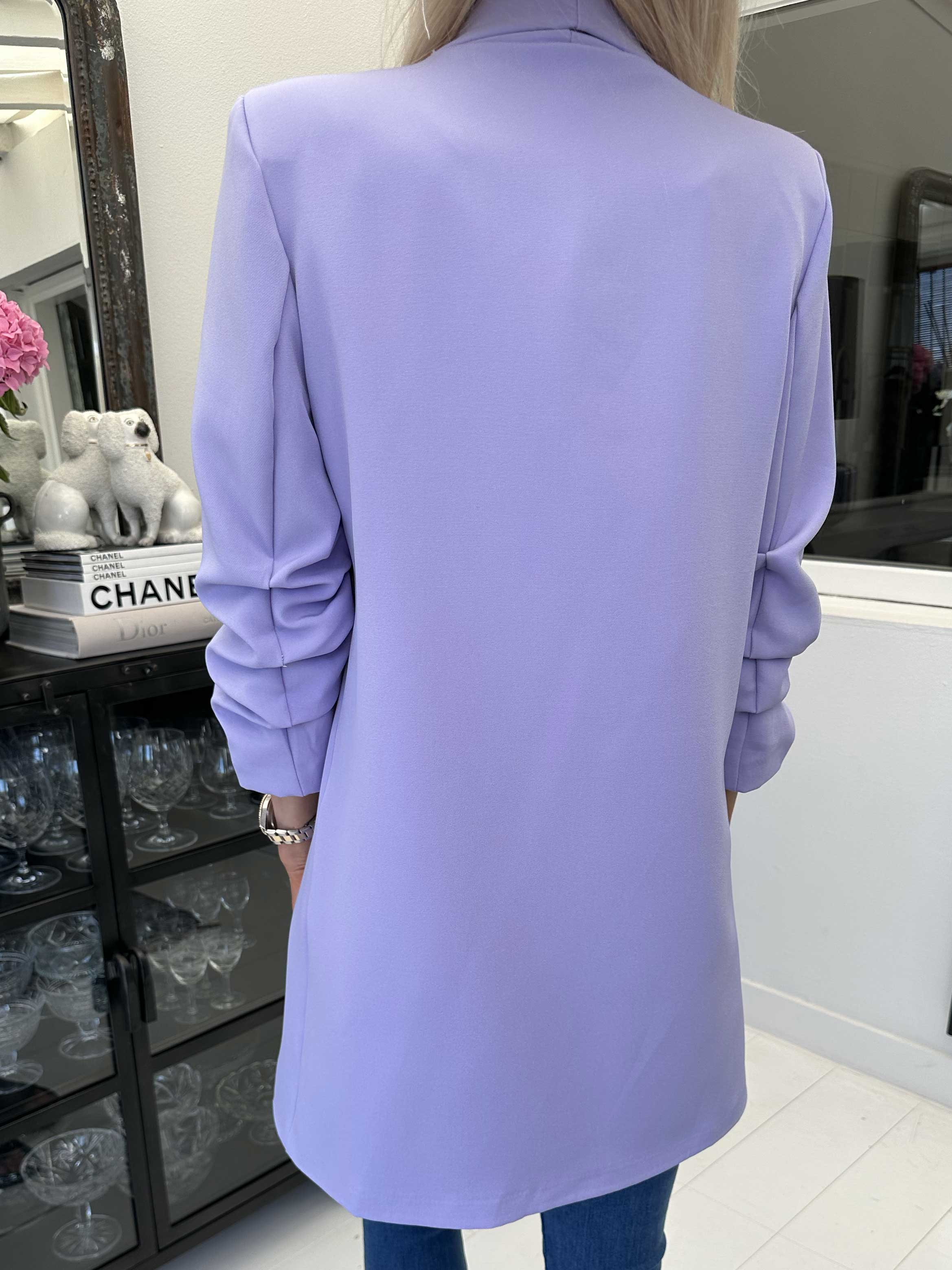 Mila Long - Snygg blazer med veck på ärmen