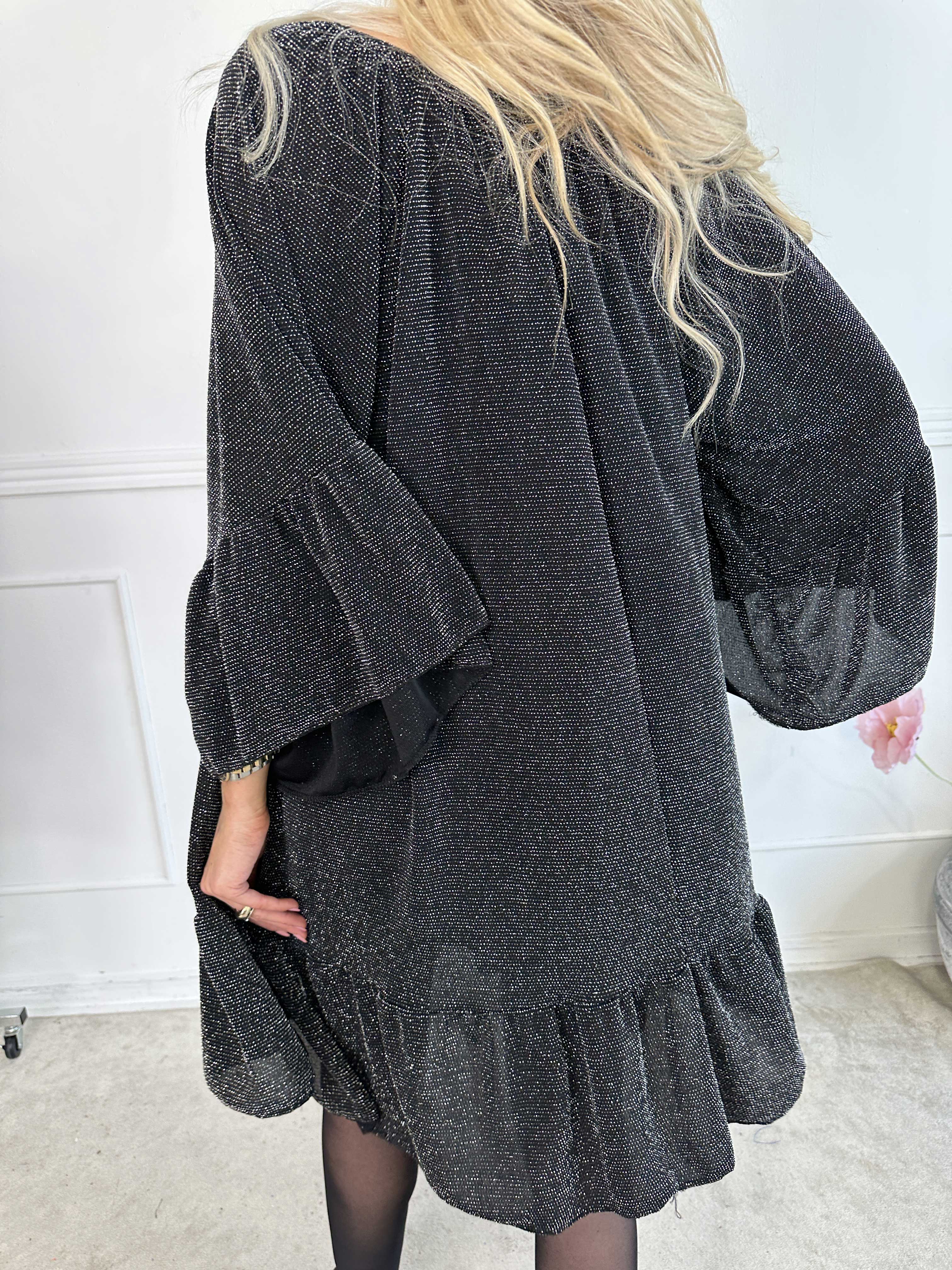 Novia Glitter - Elastisk klänning med glittertrådar och volanger