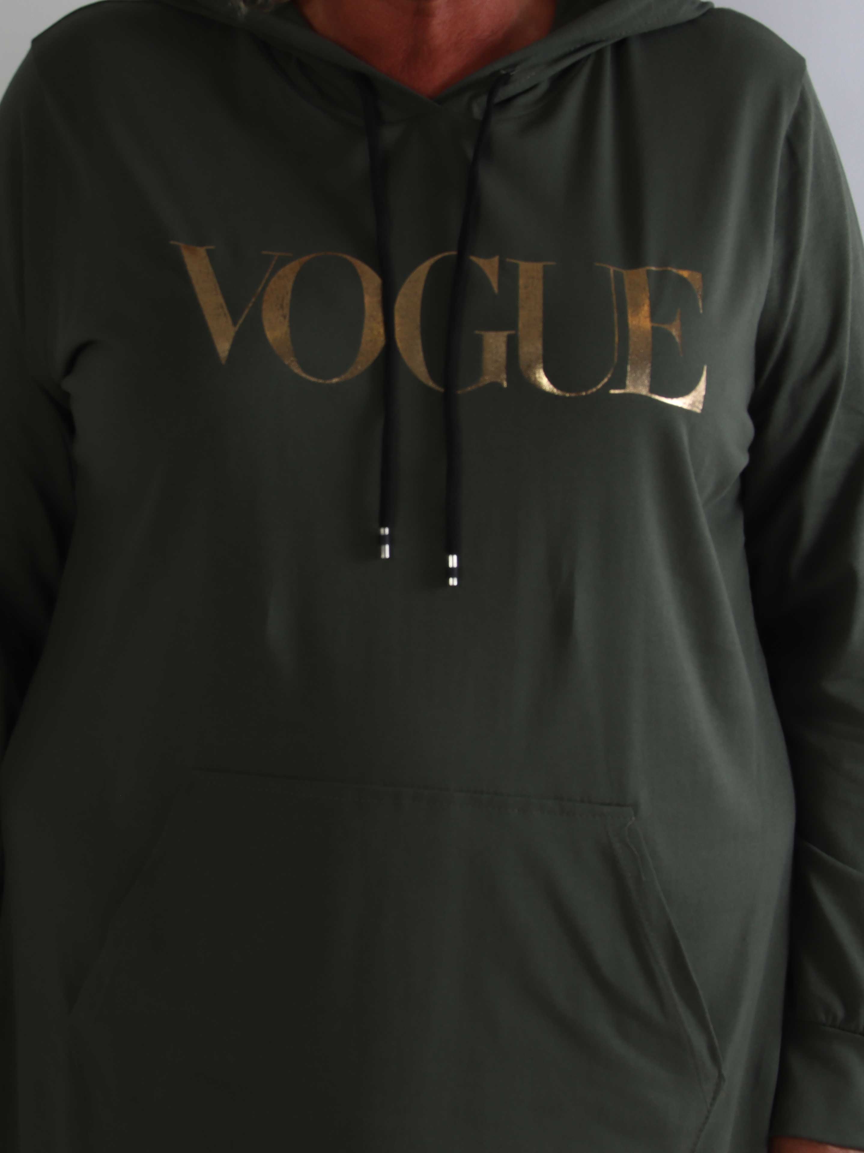 Violet - Lang og comfy hoodiekjole i blød bomuld med VOGUE i flot guldprint
