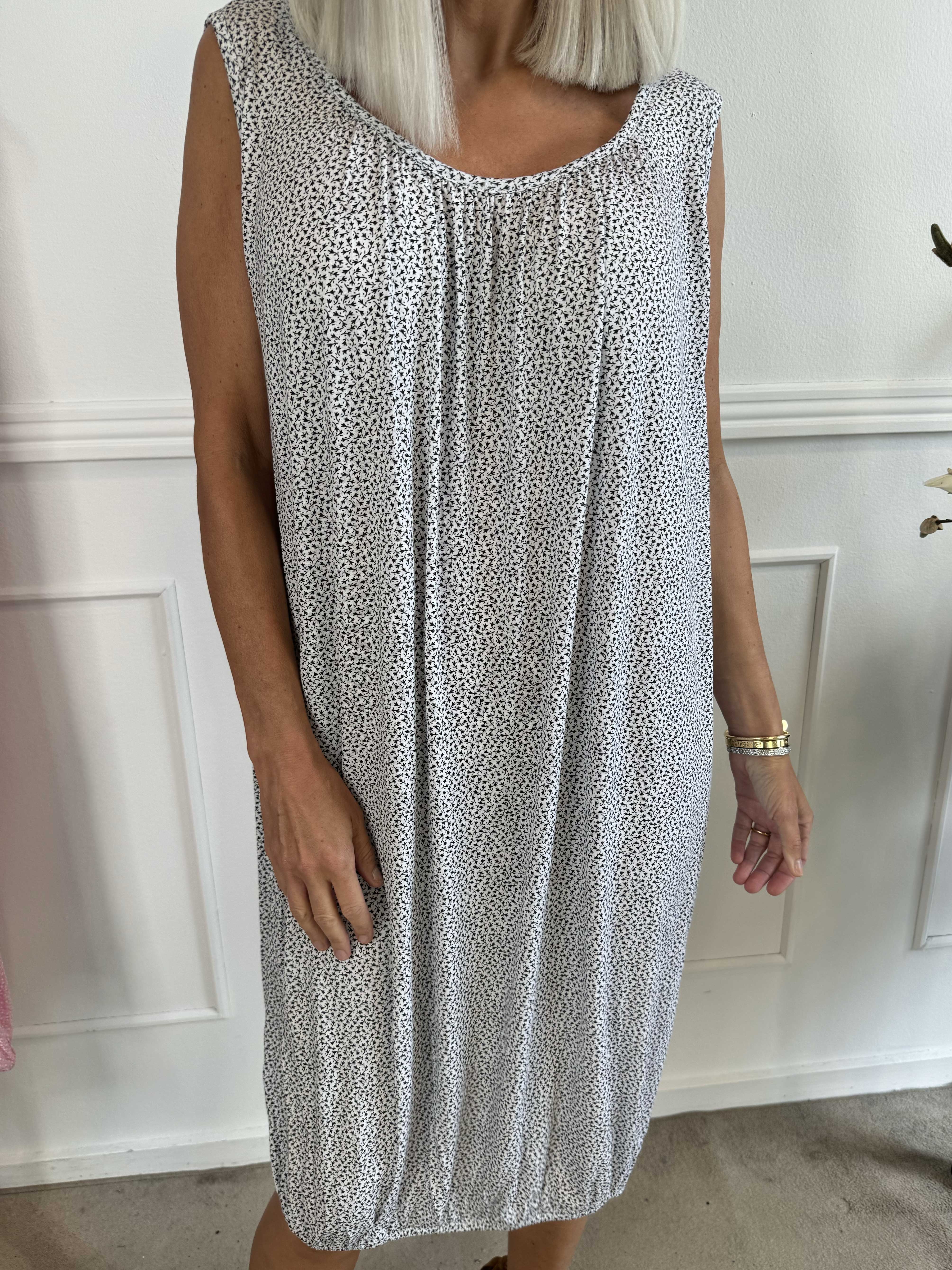 Miracle Flower Sleeveless Dress - Klänning i viskos med resår nedtill