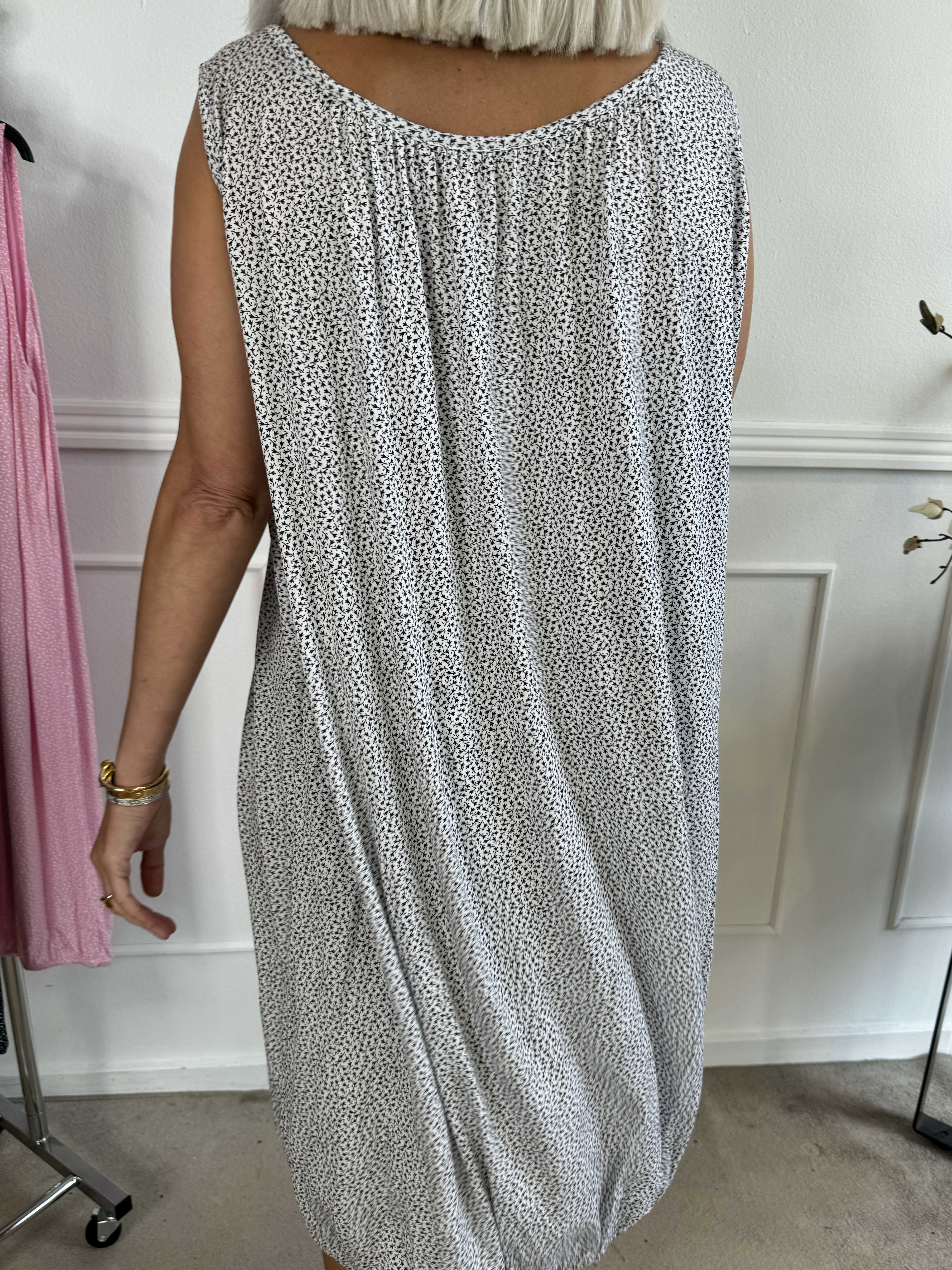 Miracle Flower Sleeveless Dress - Klänning i viskos med resår nedtill