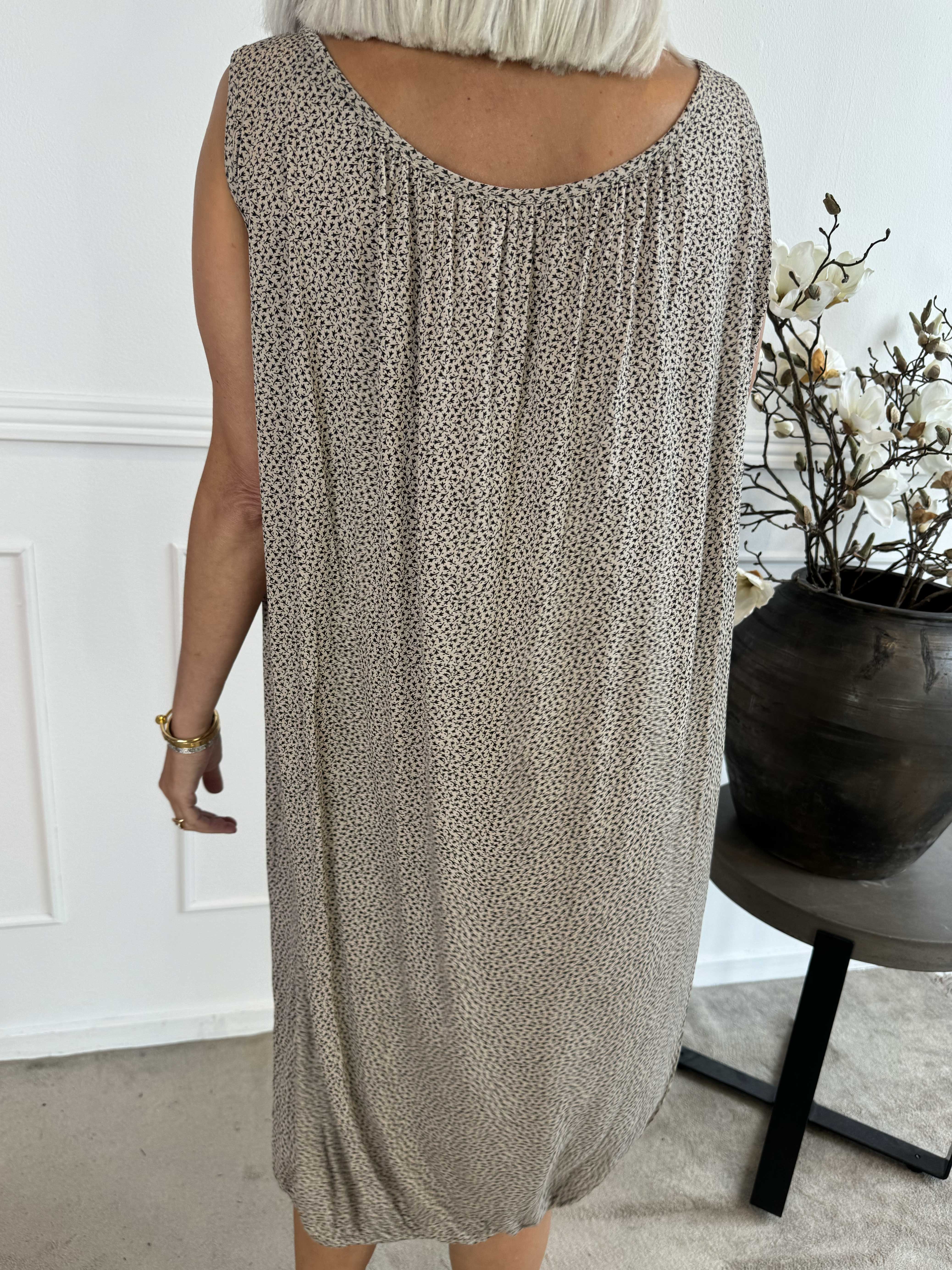 Miracle Flower Sleeveless Dress - Klänning i viskos med resår nedtill