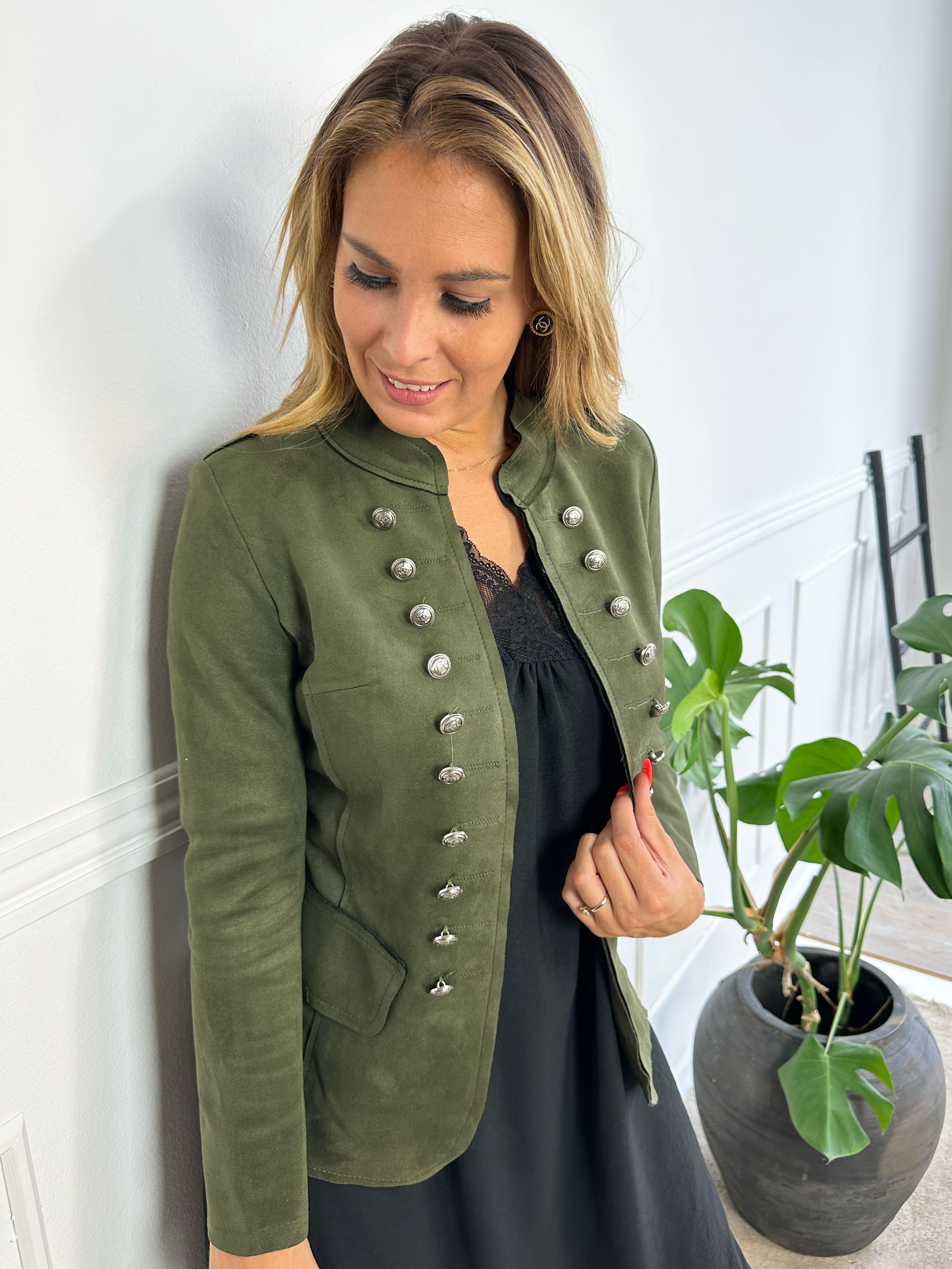 Larissa - Fin kavaj i mockaimitation med knappar