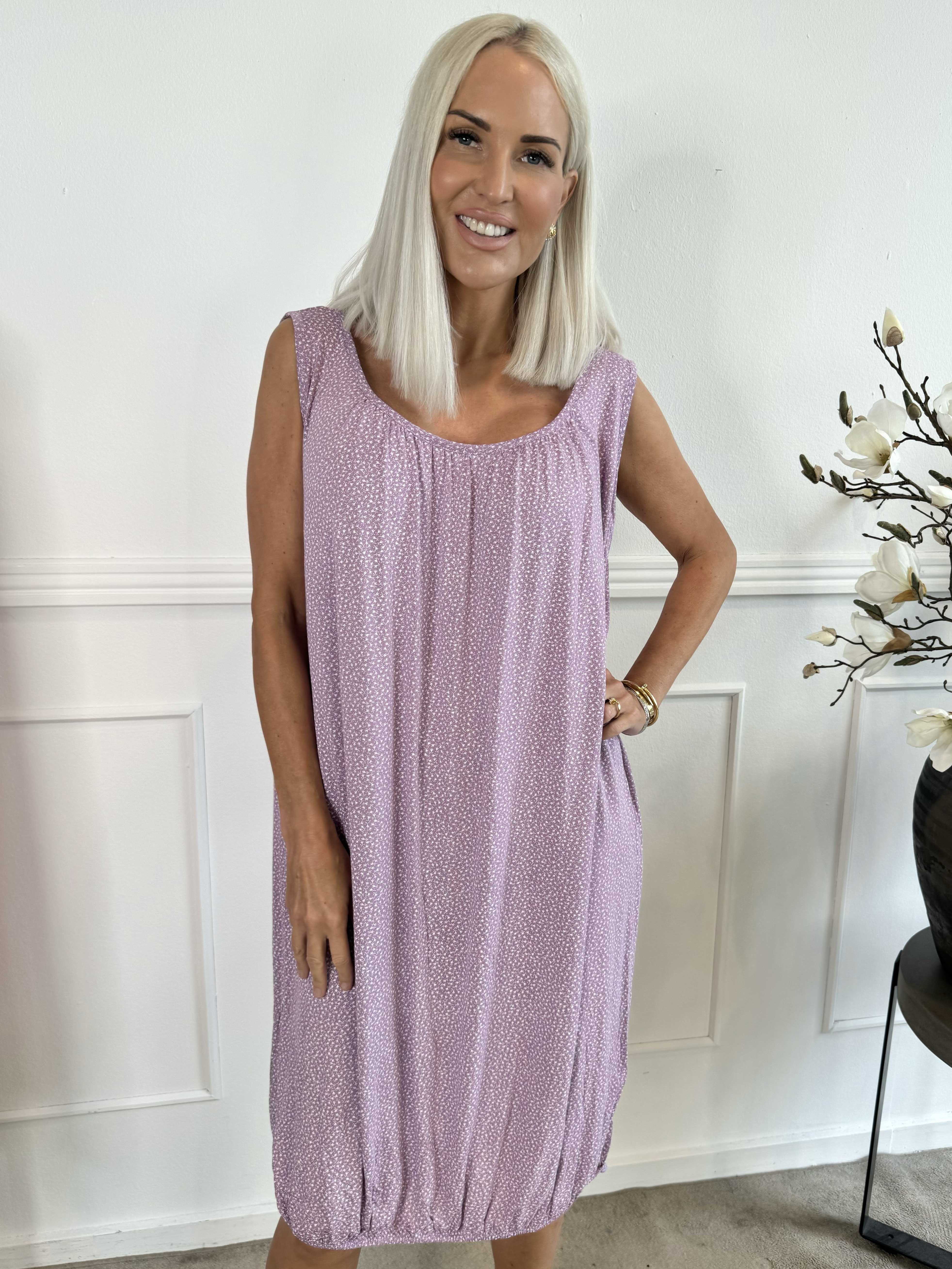 Miracle Flower Sleeveless Dress - Klänning i viskos med resår nedtill