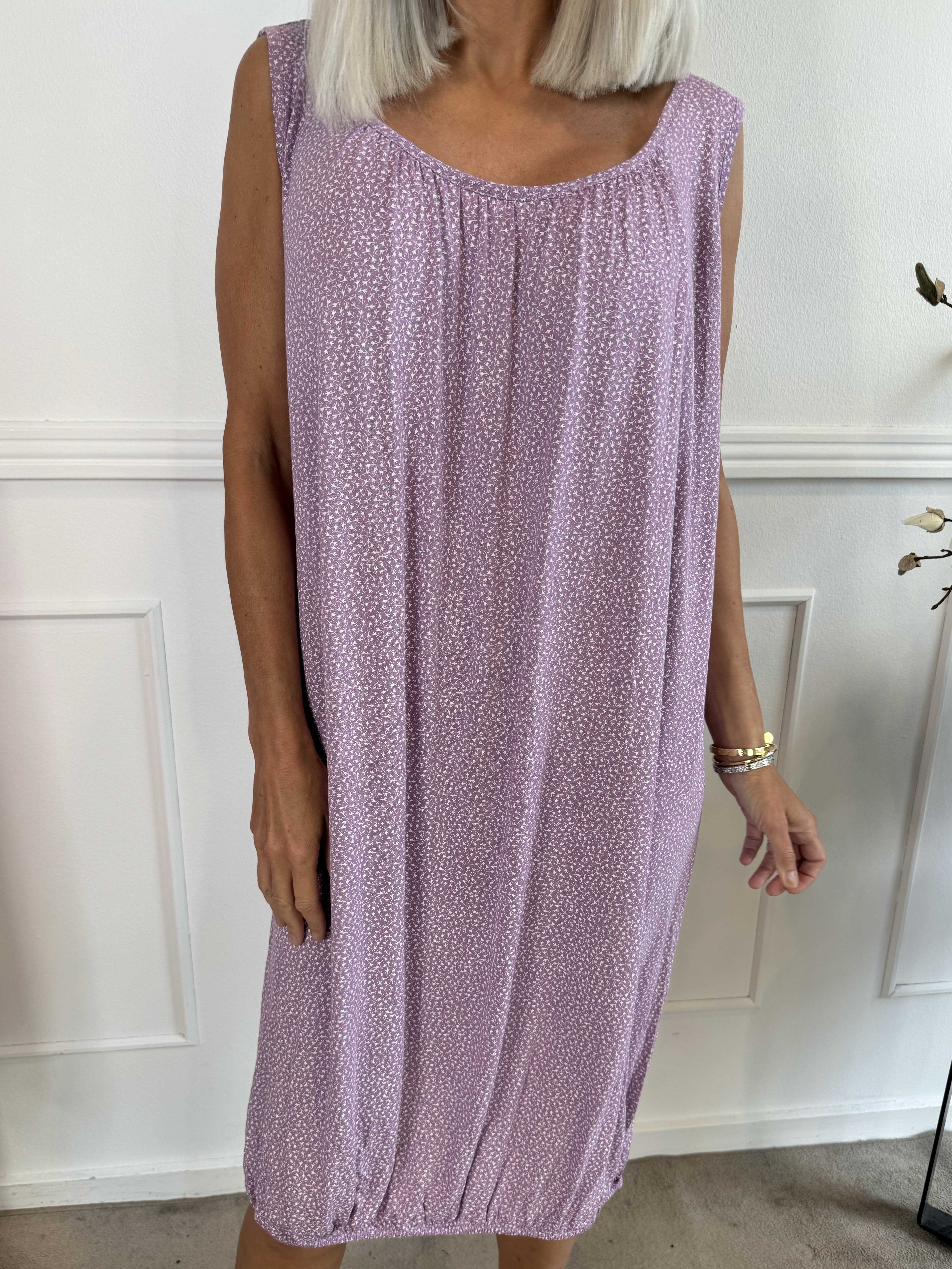 Miracle Flower Sleeveless Dress - Klänning i viskos med resår nedtill