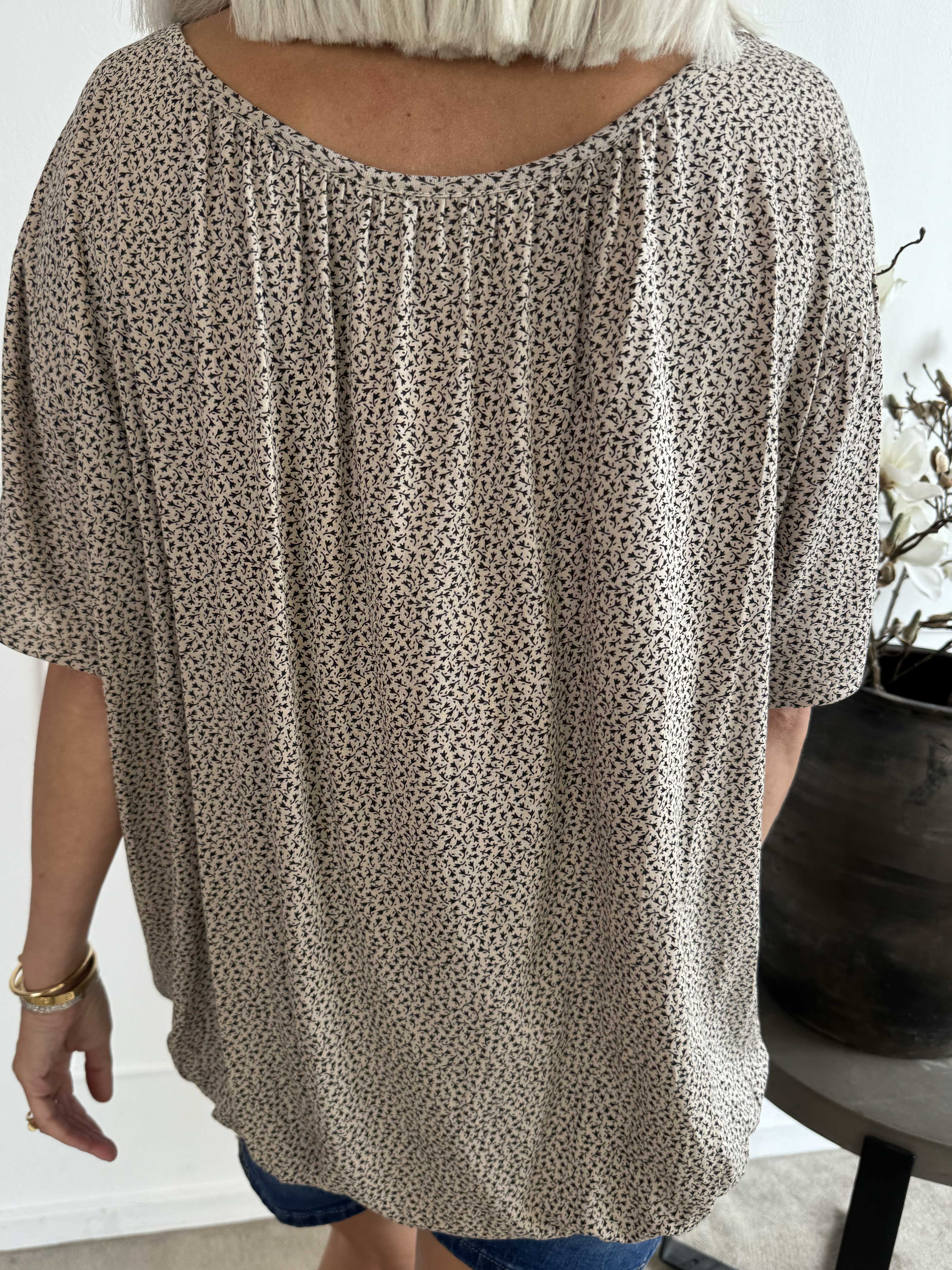 Miracle Flower T-shirt - Blus i viskos med resår nedtill