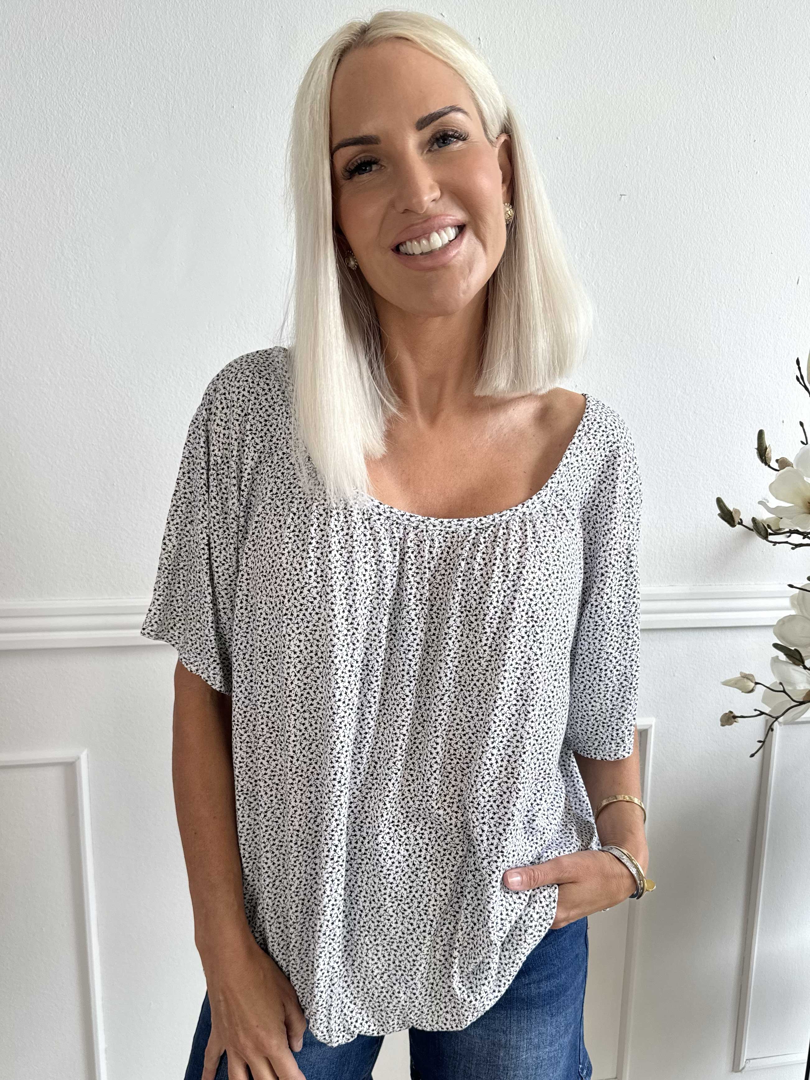 Miracle Flower T-shirt - Blus i viskos med resår nedtill