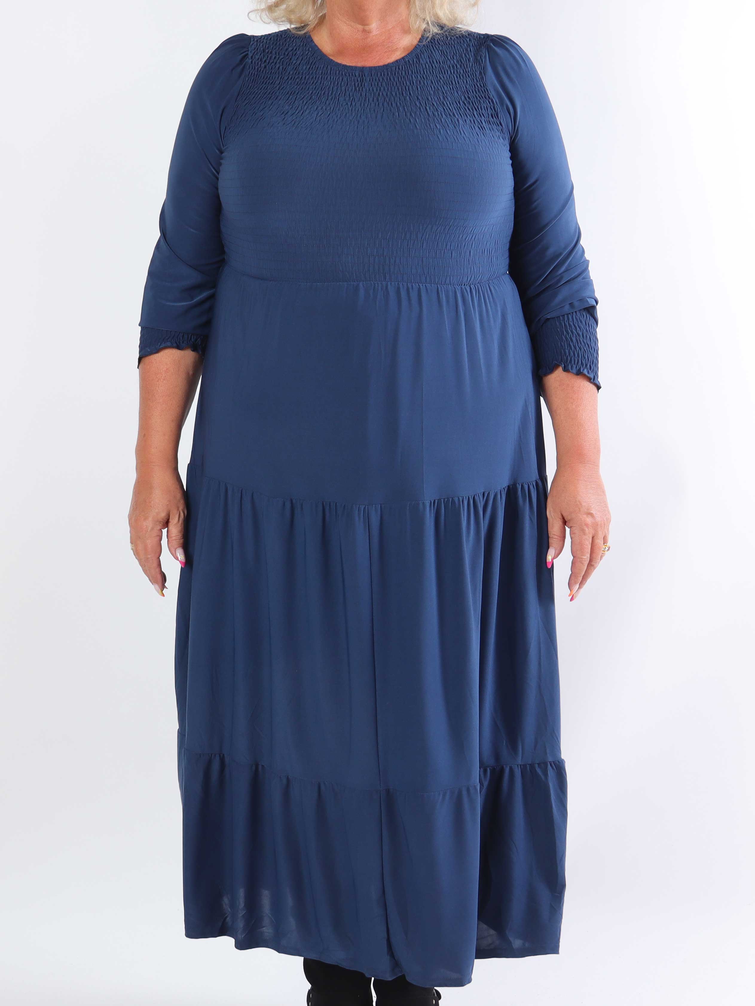 Kelly Long - Stretch plus size klänning med smock över bröstet
