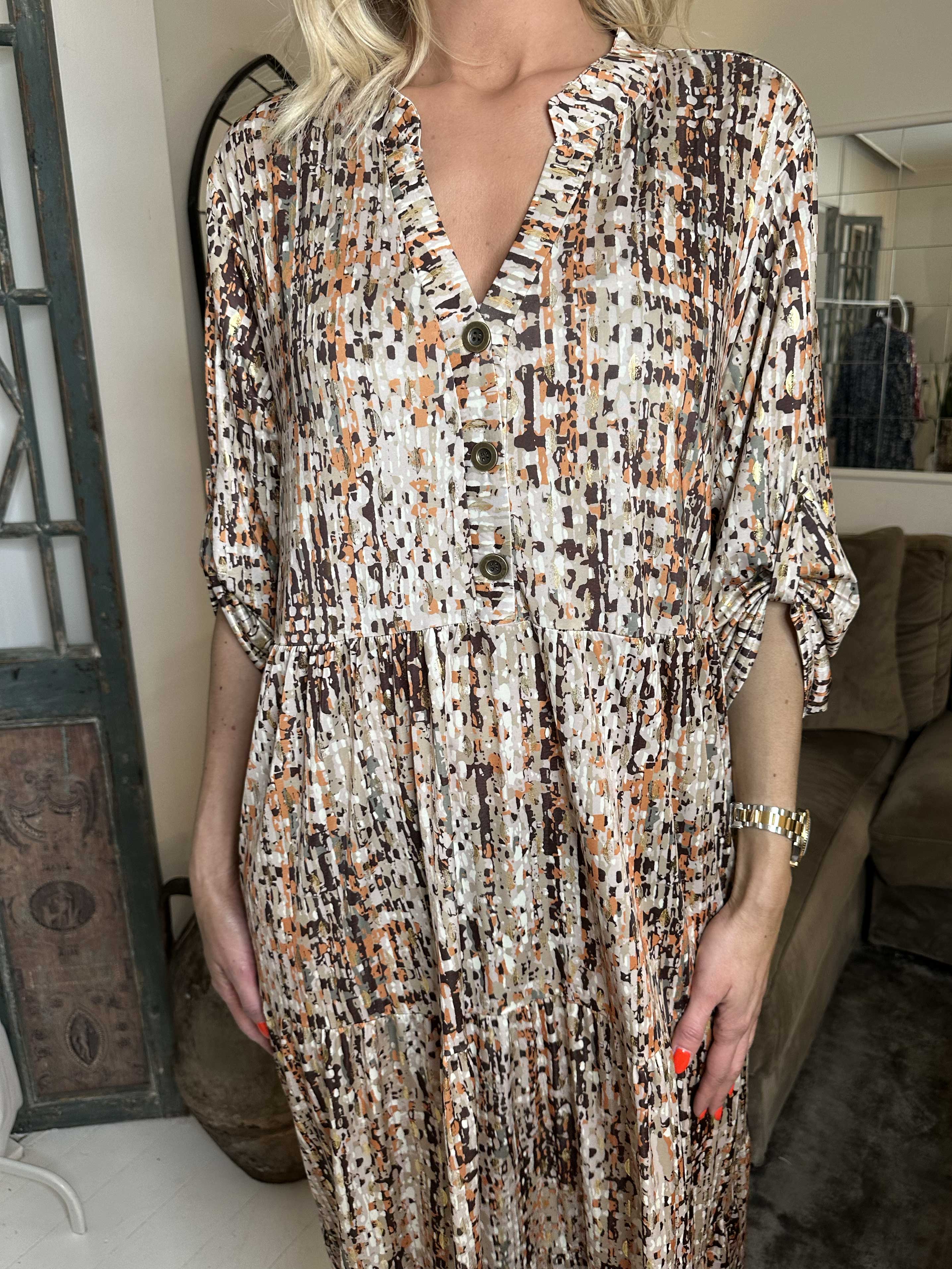 Milano Pattern - Lång mönstrad klänning med lager på lager look
