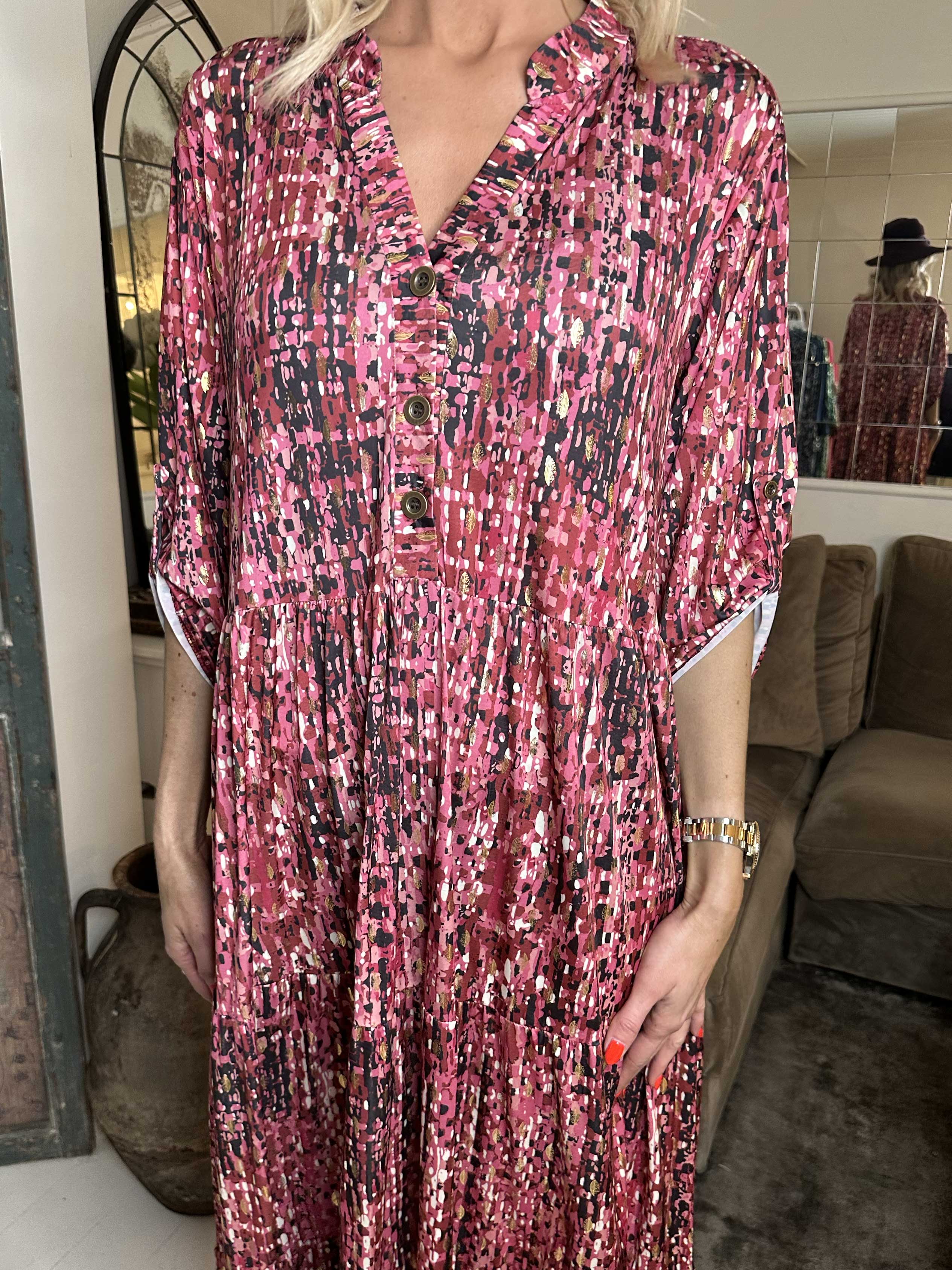 Milano Pattern - Lång mönstrad klänning med lager på lager look