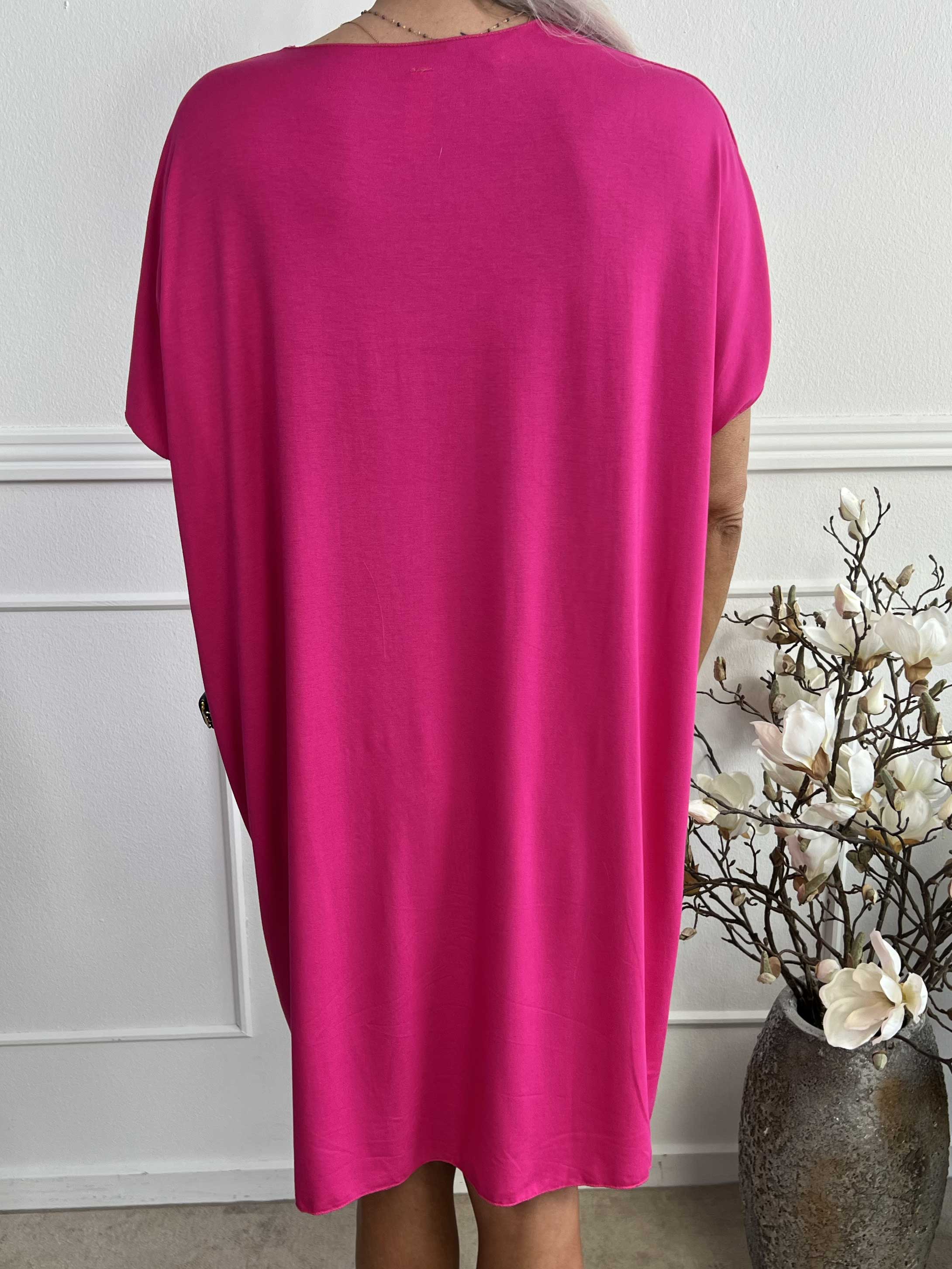 Ellen - Oversized t-shirtklänning i viskos med guldbokstäver