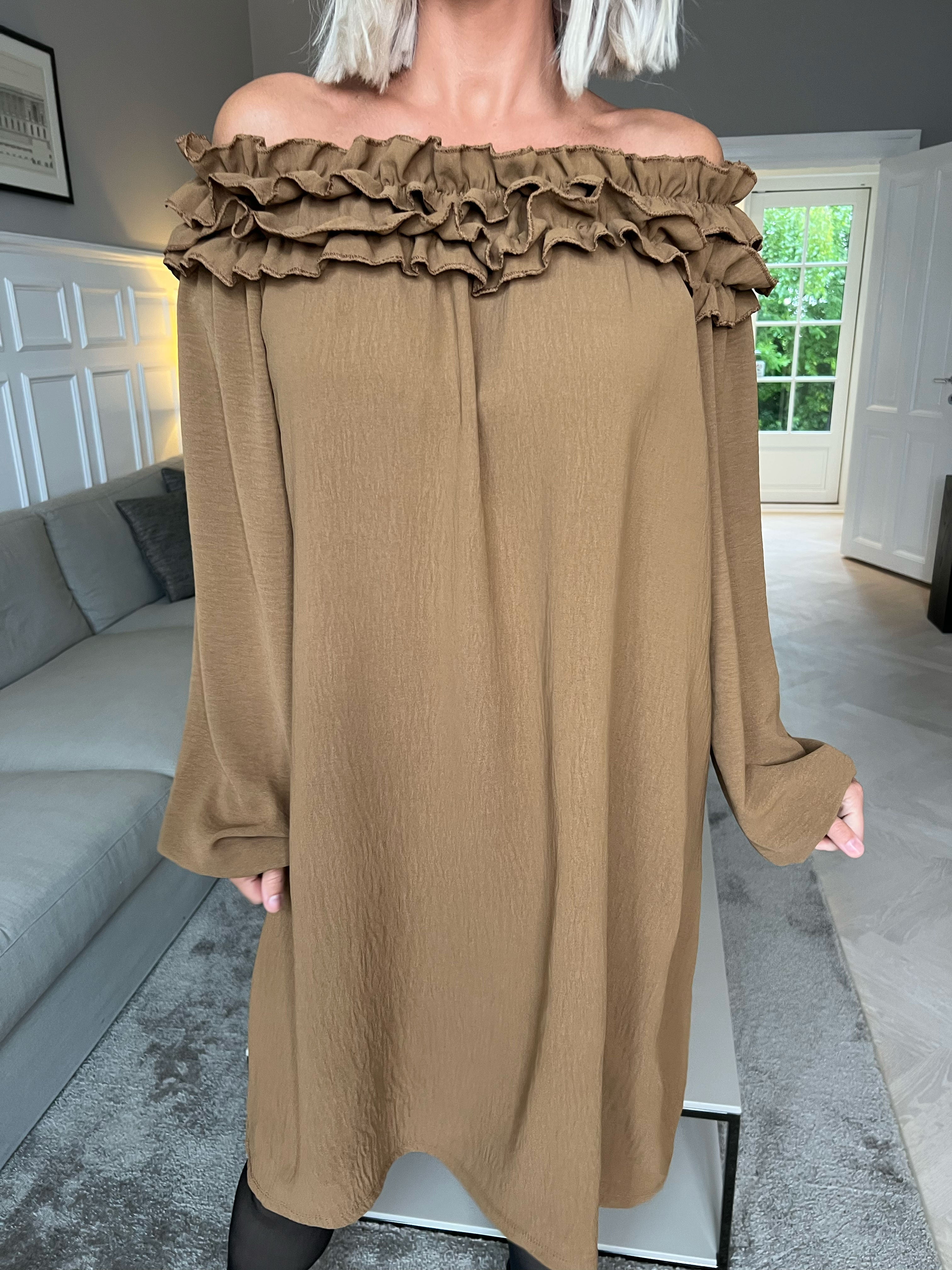 Chili Dress - Klänning med långa ärmar och volanger