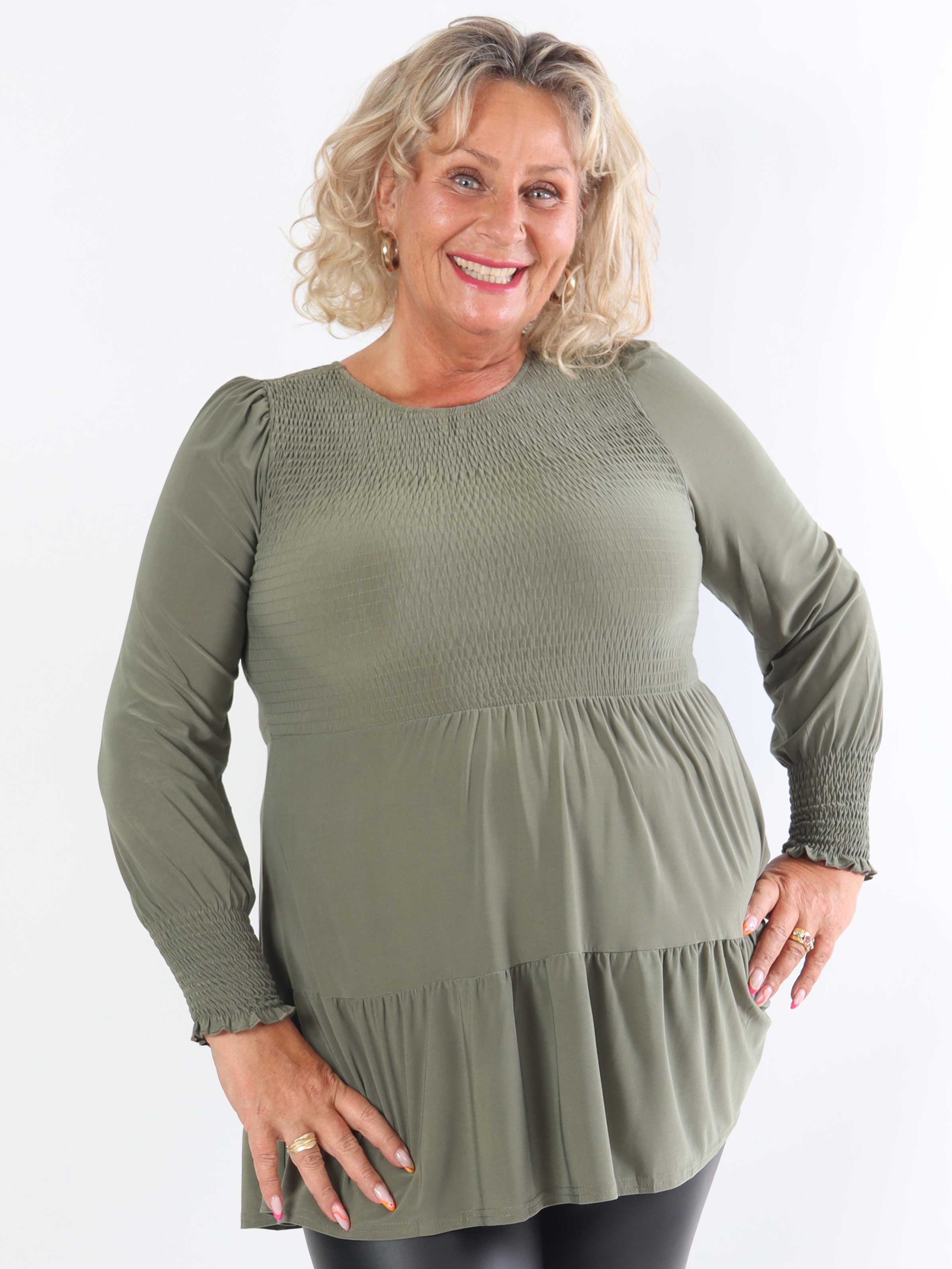 Kelly Shirt - Elastisk plus size blus med smock över bröstet