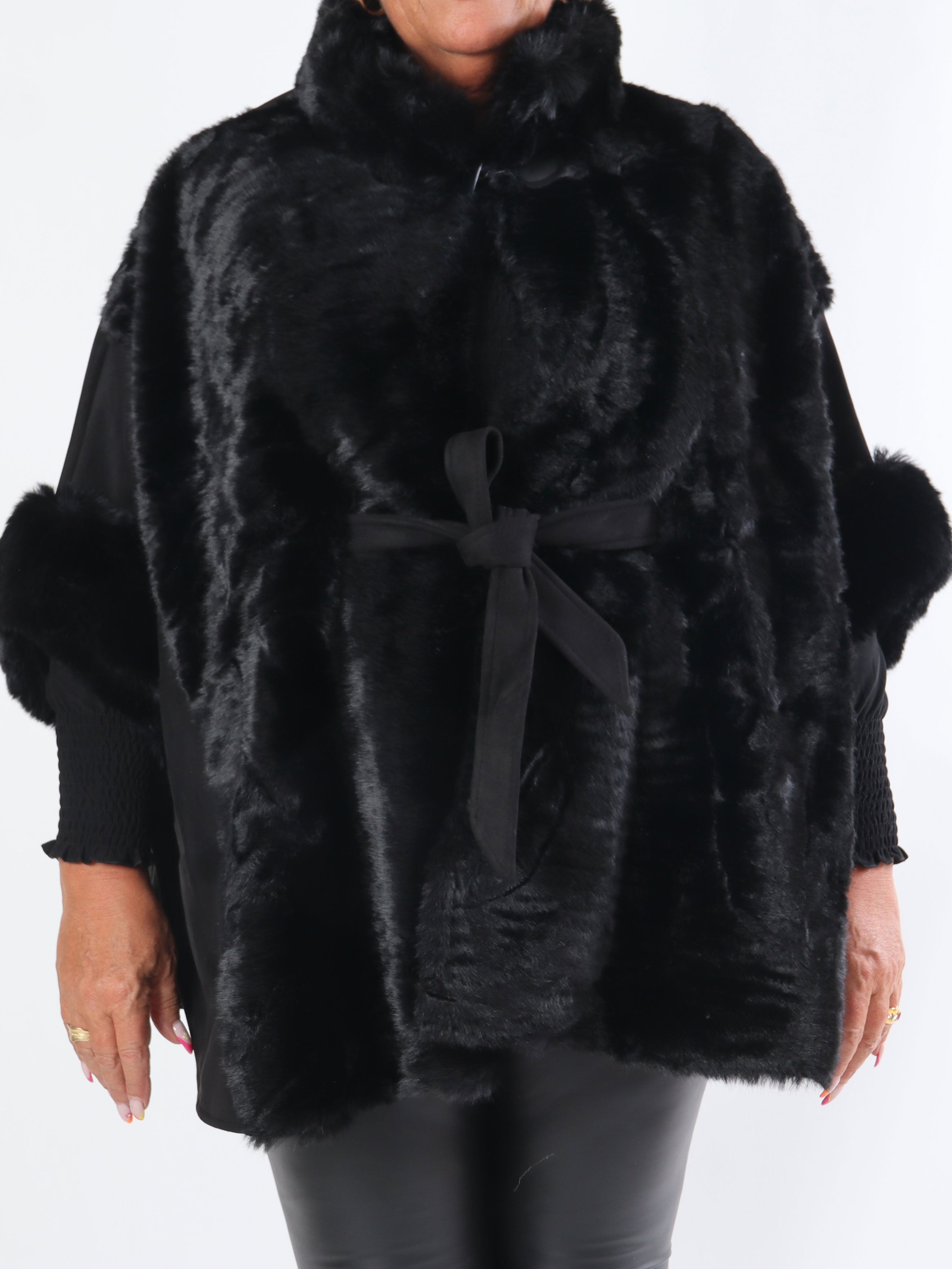 Cloud - Poncho i plusstorlek med fuskpäls