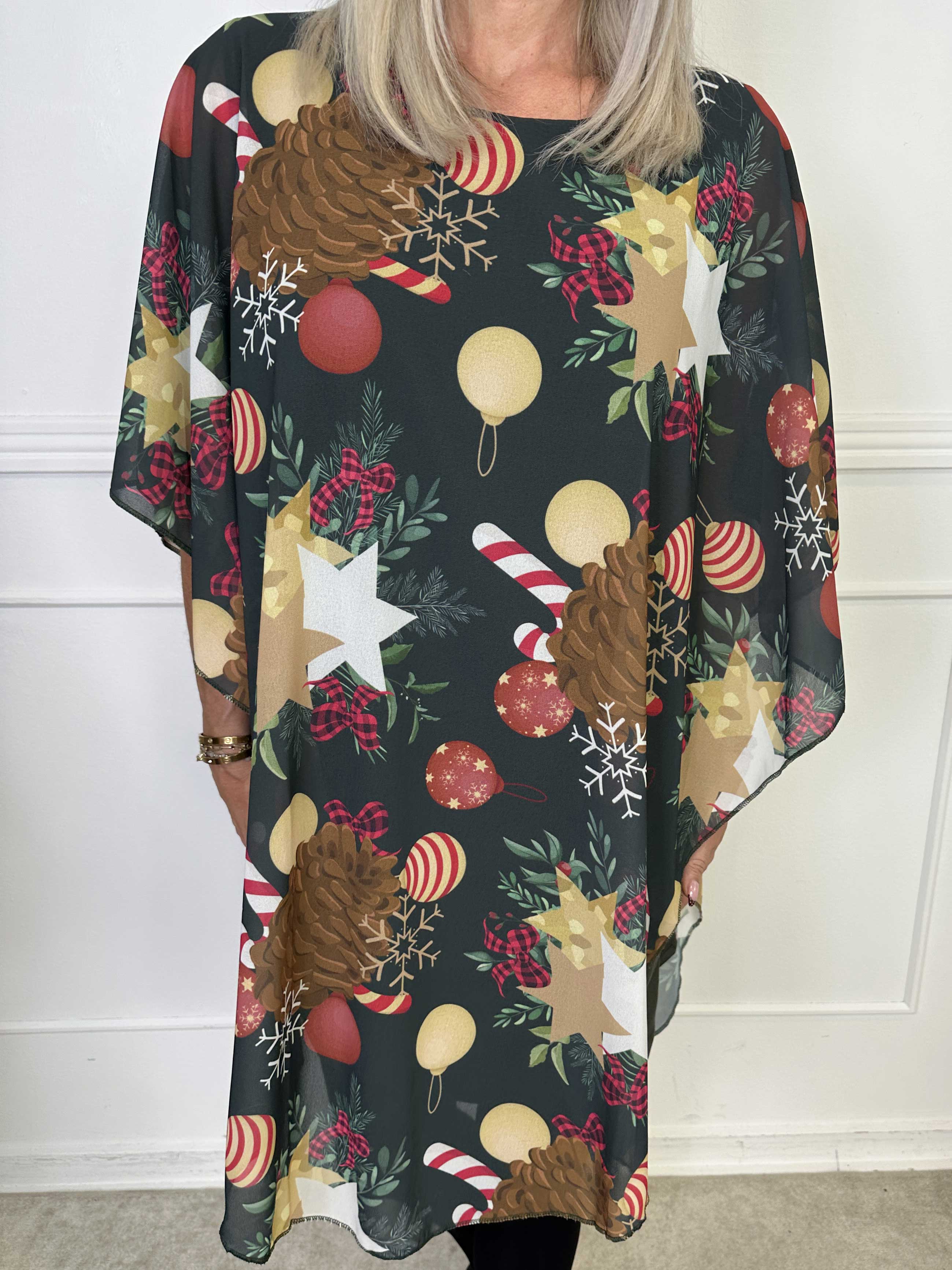 Kenya Pinecone - Tunikaklänning med julmotiv på chiffonglagret