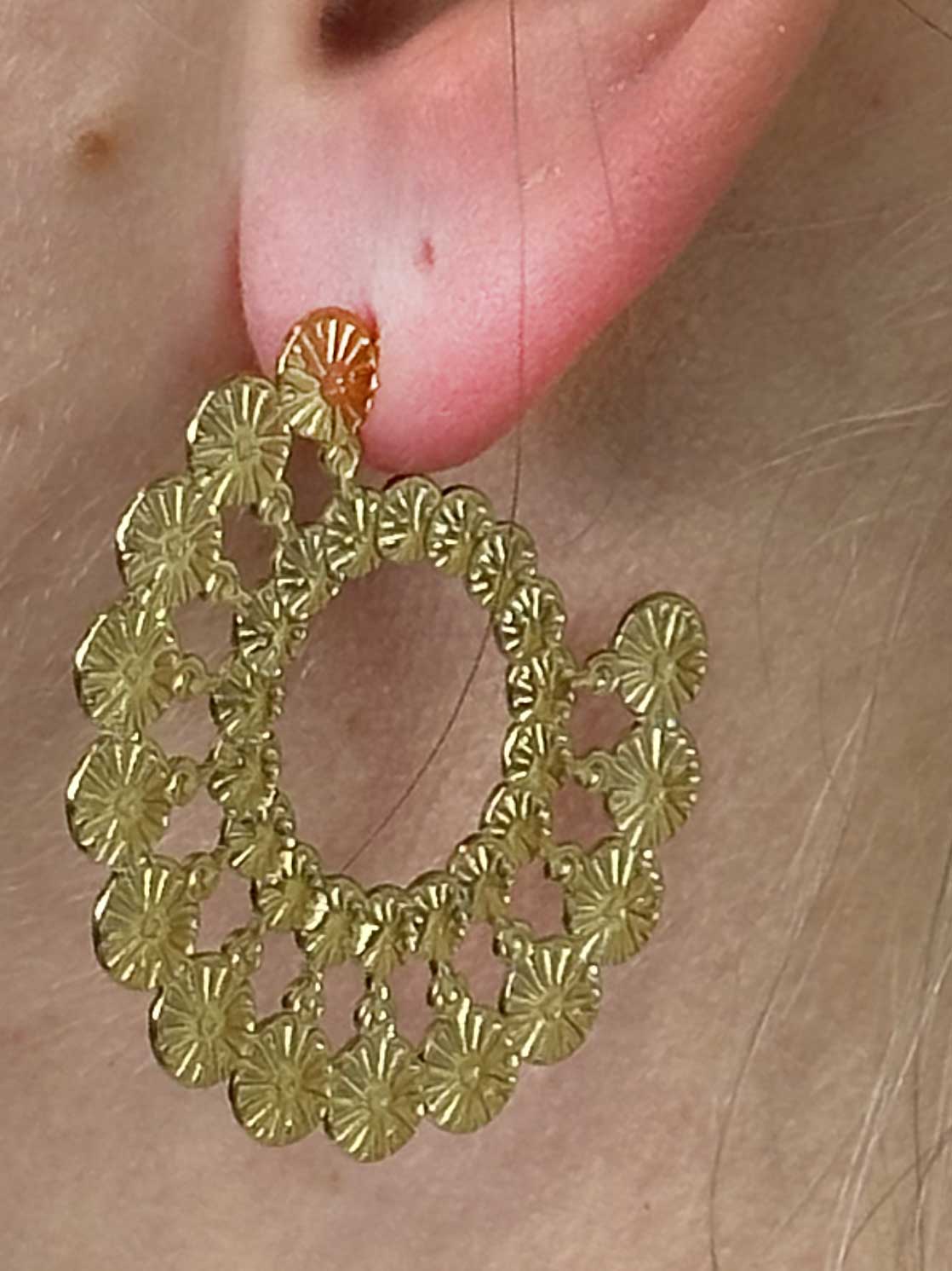 Linda - Guldfärgade ringar med detaljer