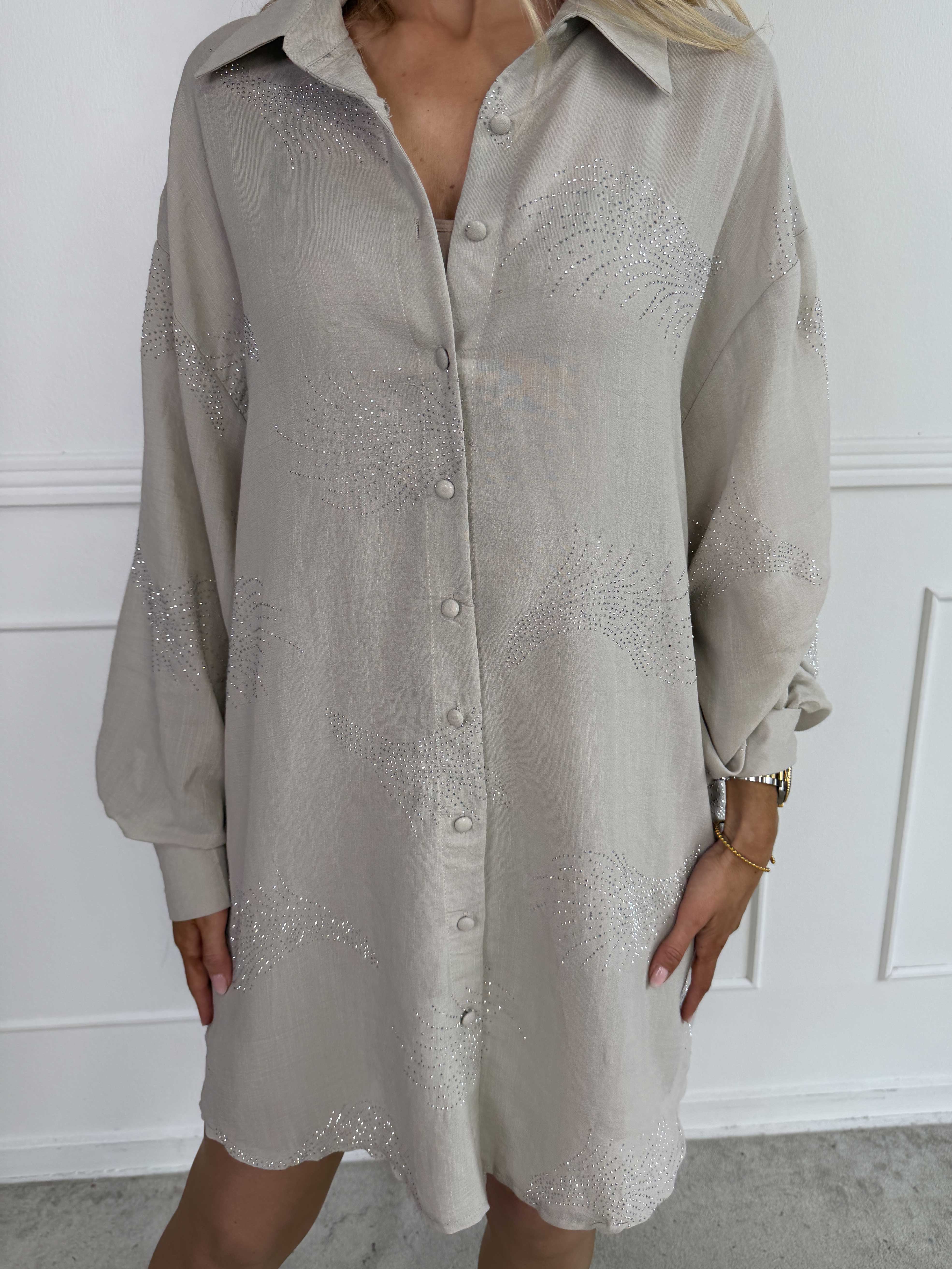 Heidy Long - Plus size skjortklänning med fina strass och pärlbroderad manschett