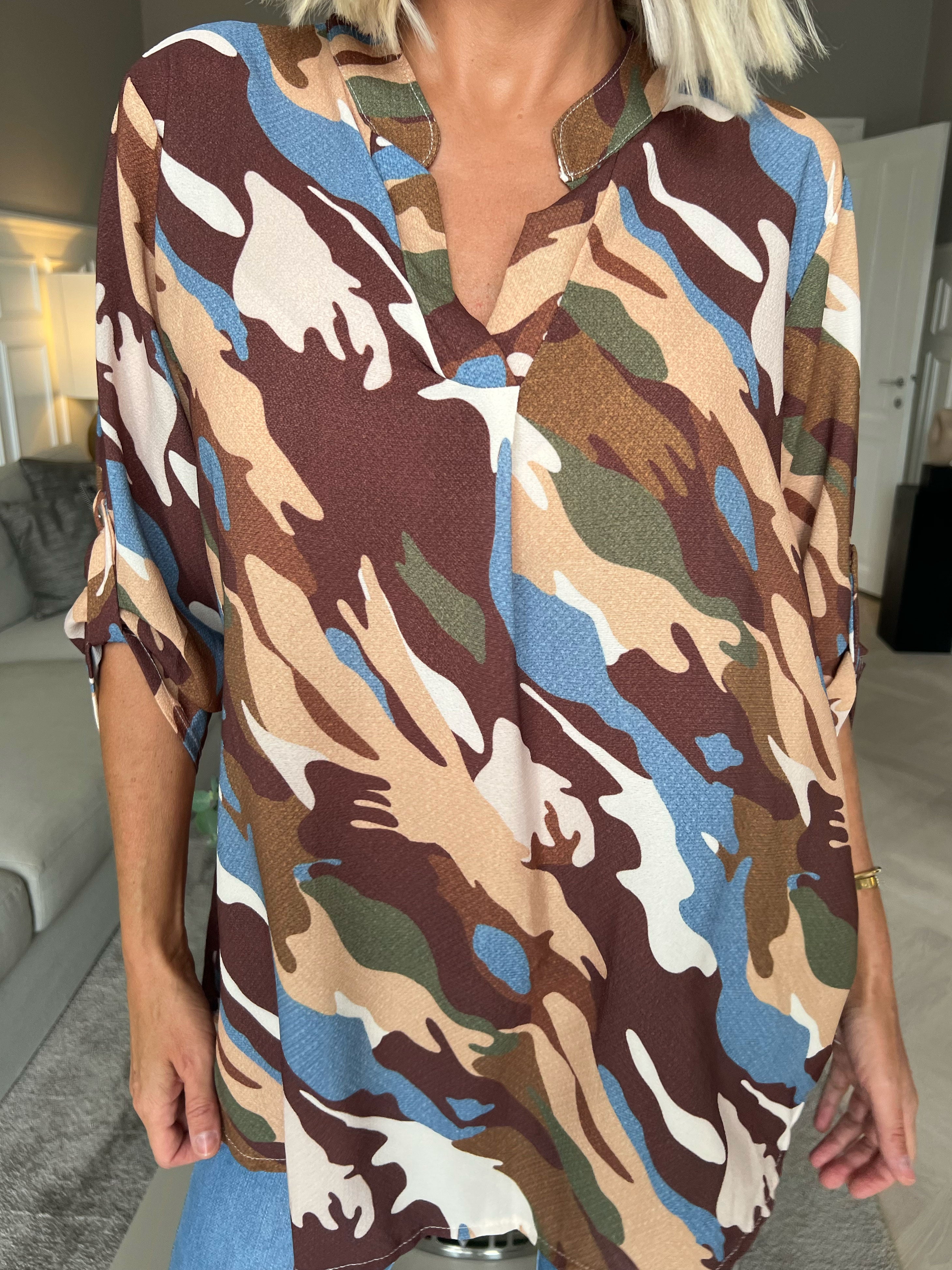 Vanesa Camo - Tunika i kamouflagemönster