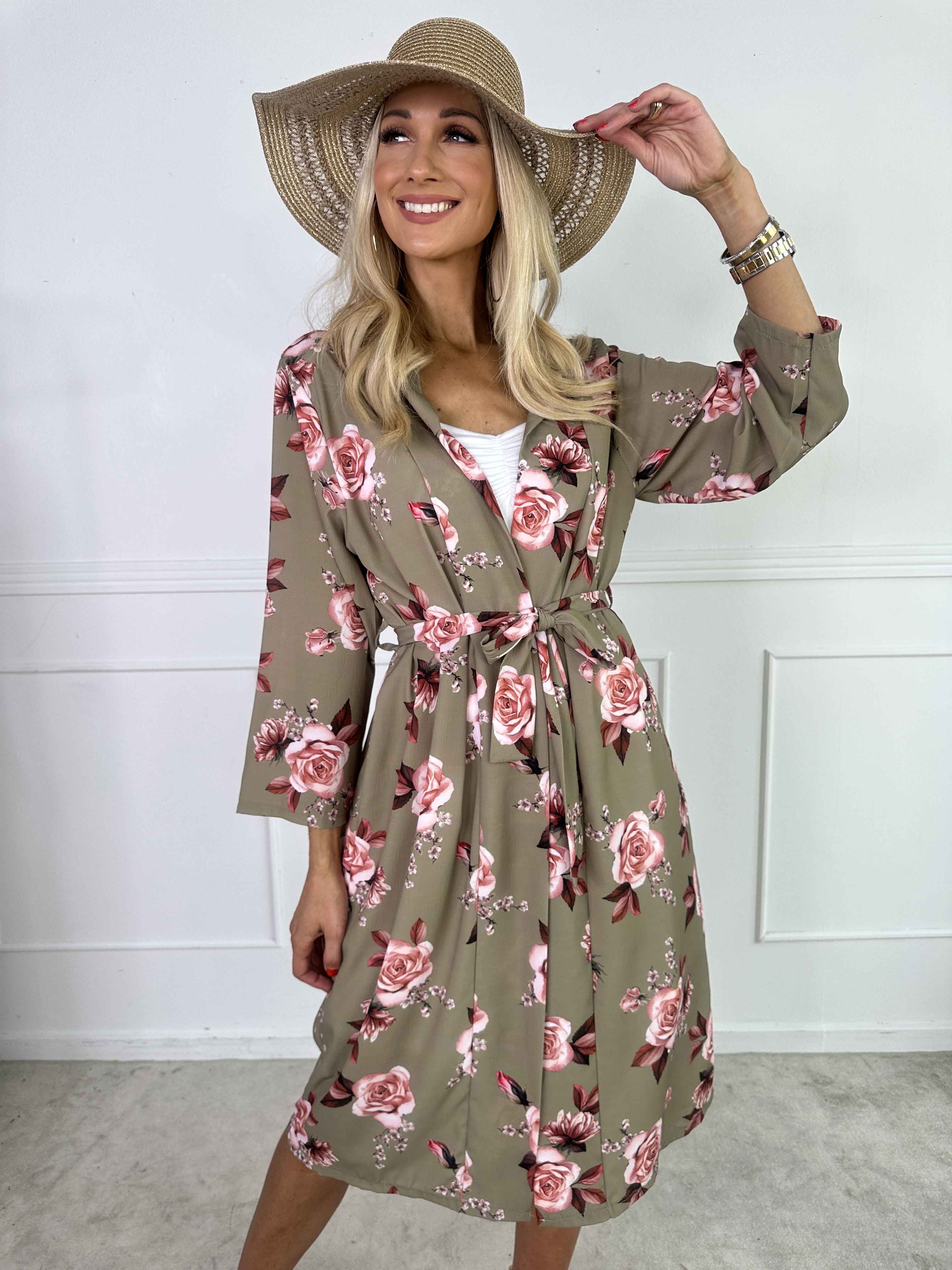 Agate - Söt kimono med rosor