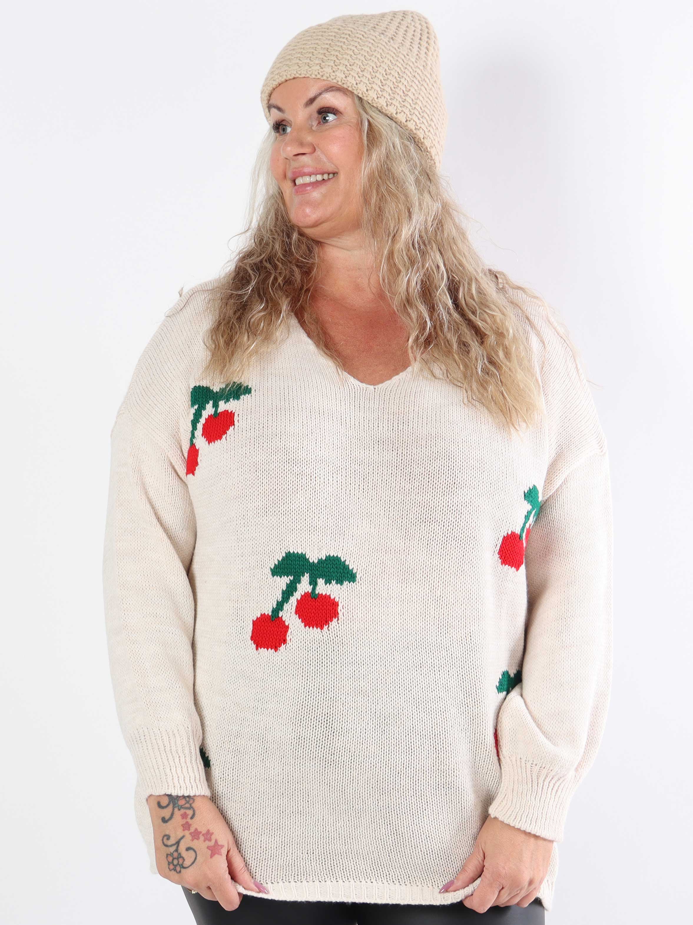 Cherry - Stickad blus i plus size med körsbär