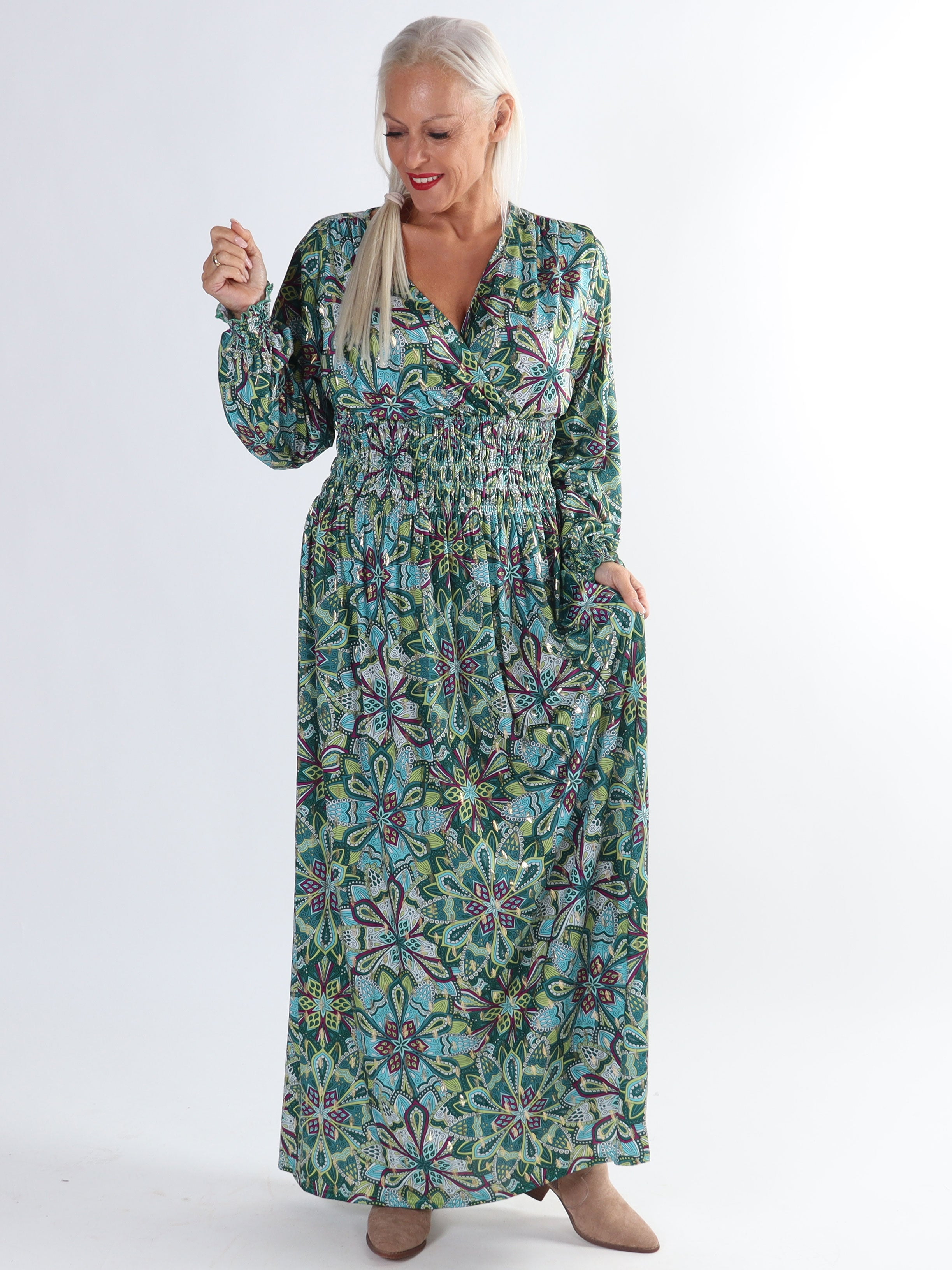 Pams Multi L/S - Plus size elastisk klänning i skrynkelfritt tyg med långa ärmar