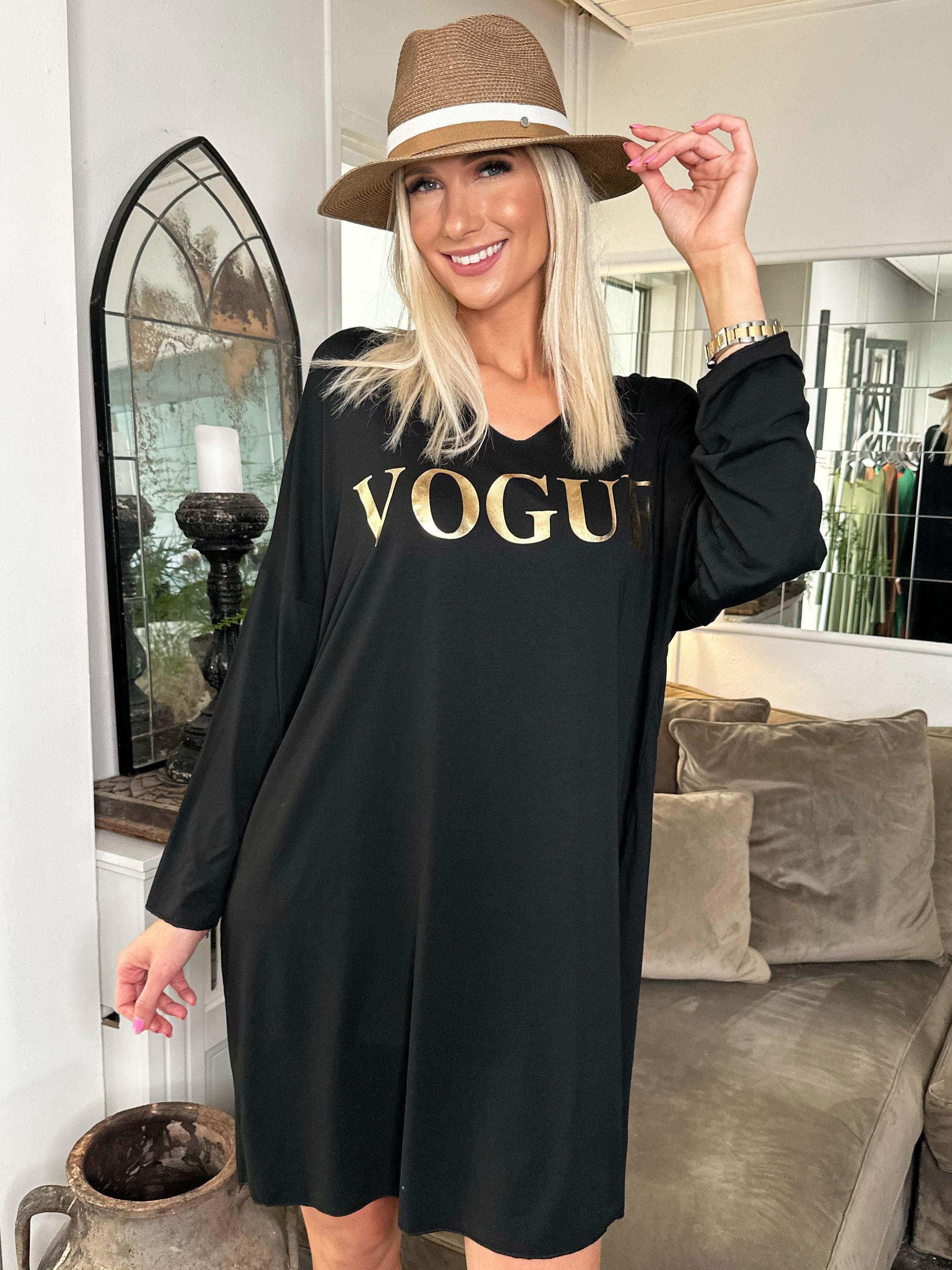 Vogue Long Sleeve - Långärmad klänning i viskos med guldskrift