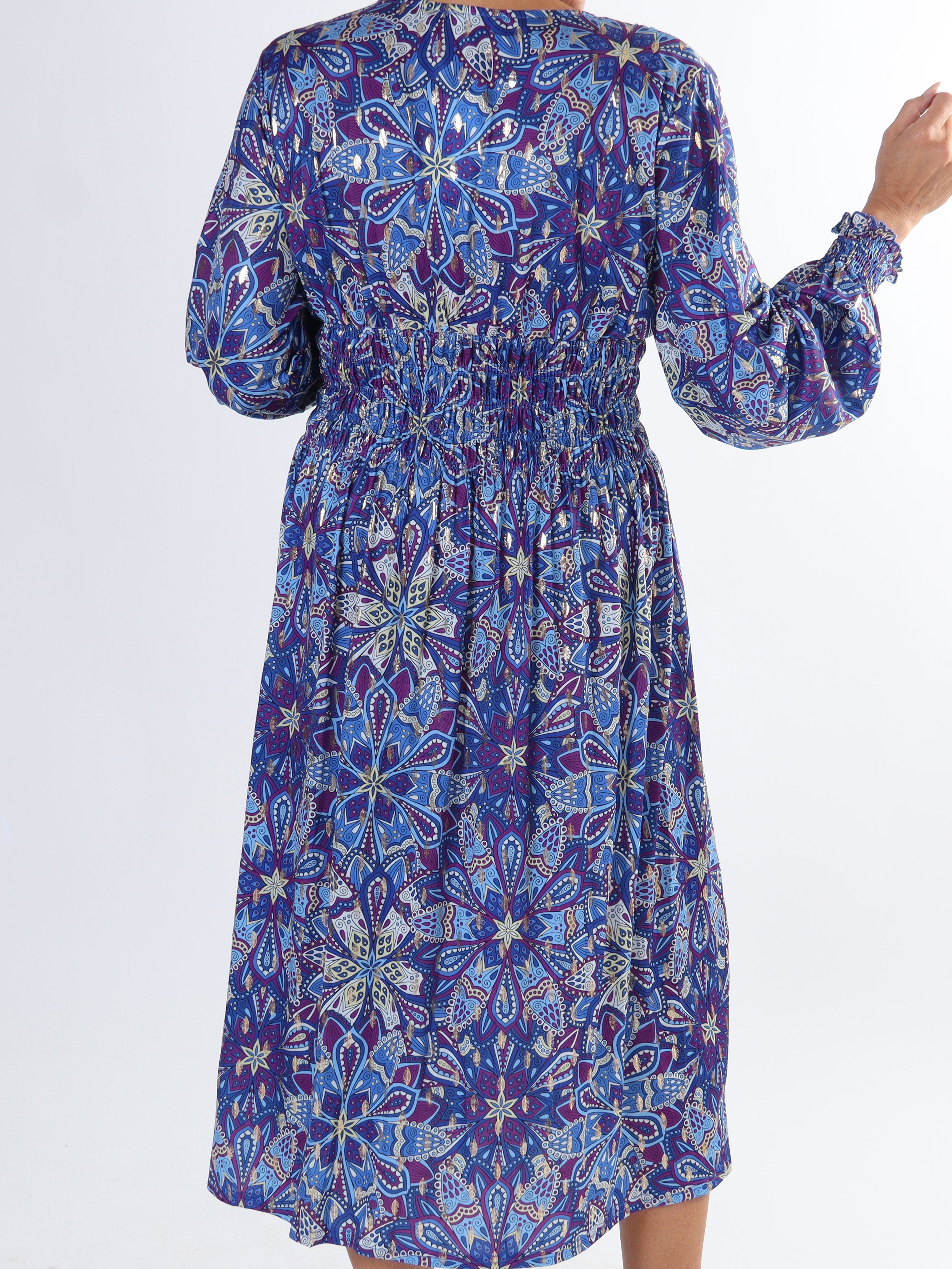 Pams Multi Midi L/S - Plus size klänning i skrynkelfritt tyg med långa ärmar