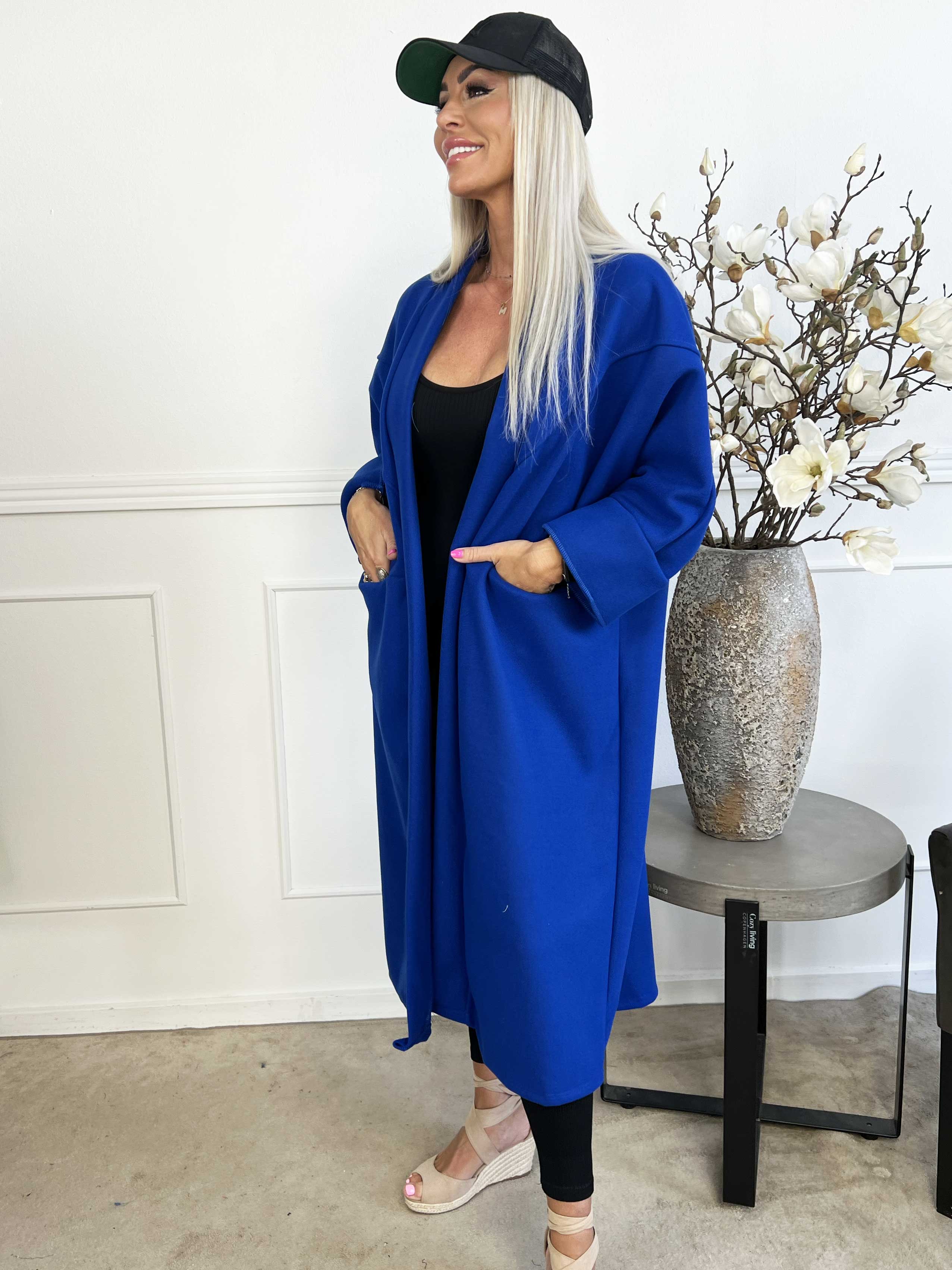Annah - Oversized kappa med tydliga sömmar och fickor