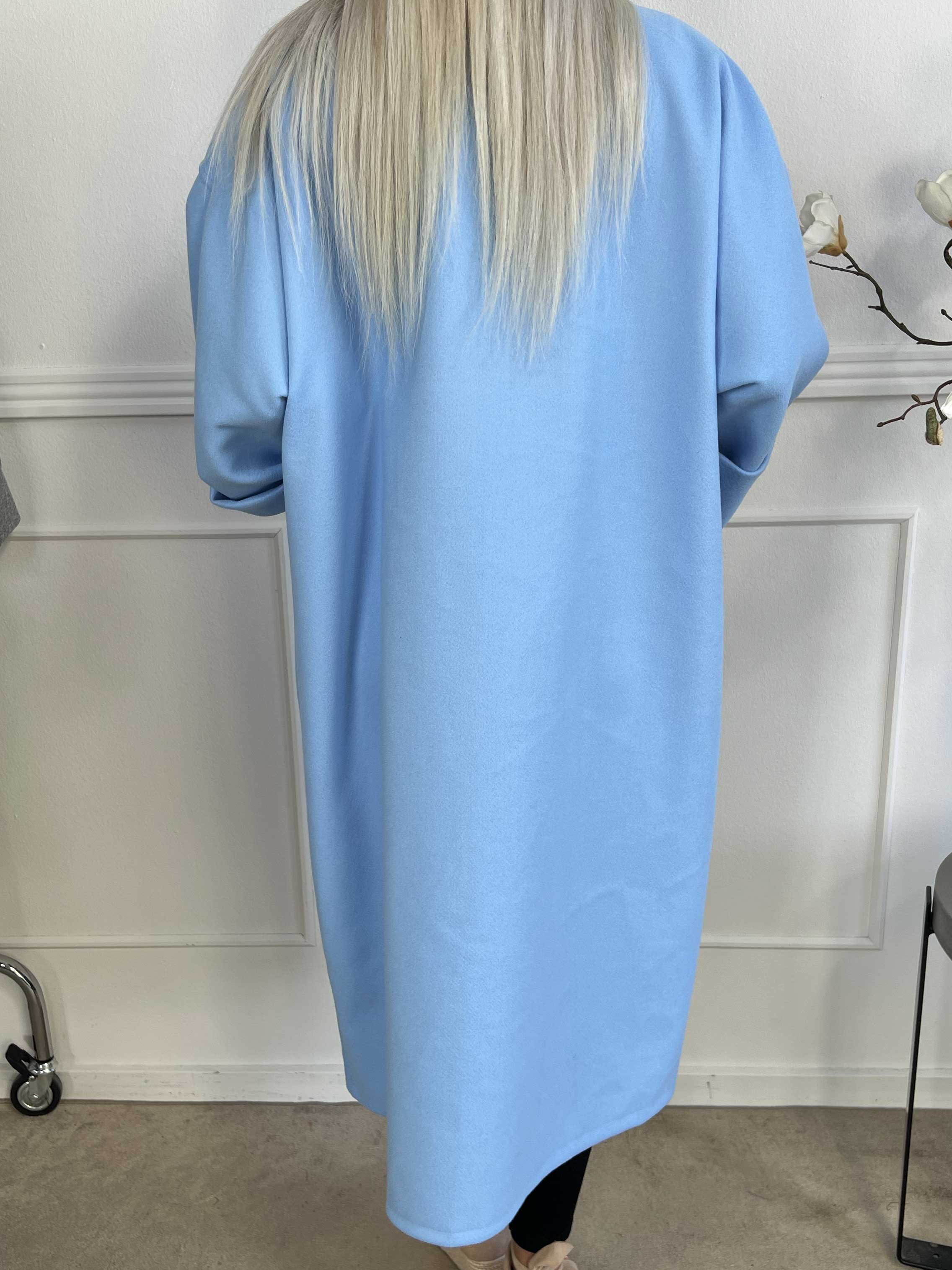 Annah - Oversized kappa med tydliga sömmar och fickor