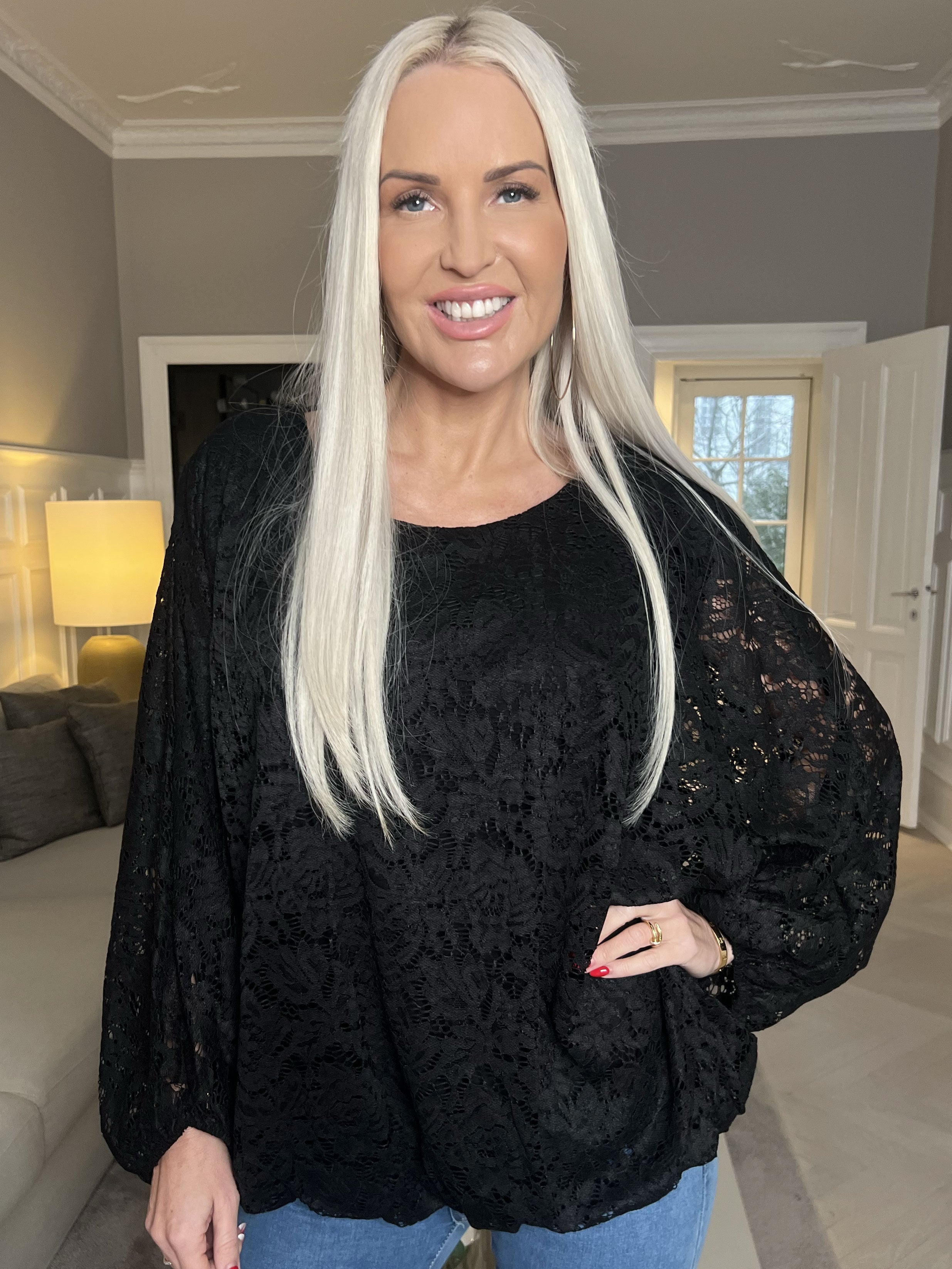 Destiny Lace - Spetsblus med fladdermusärmar