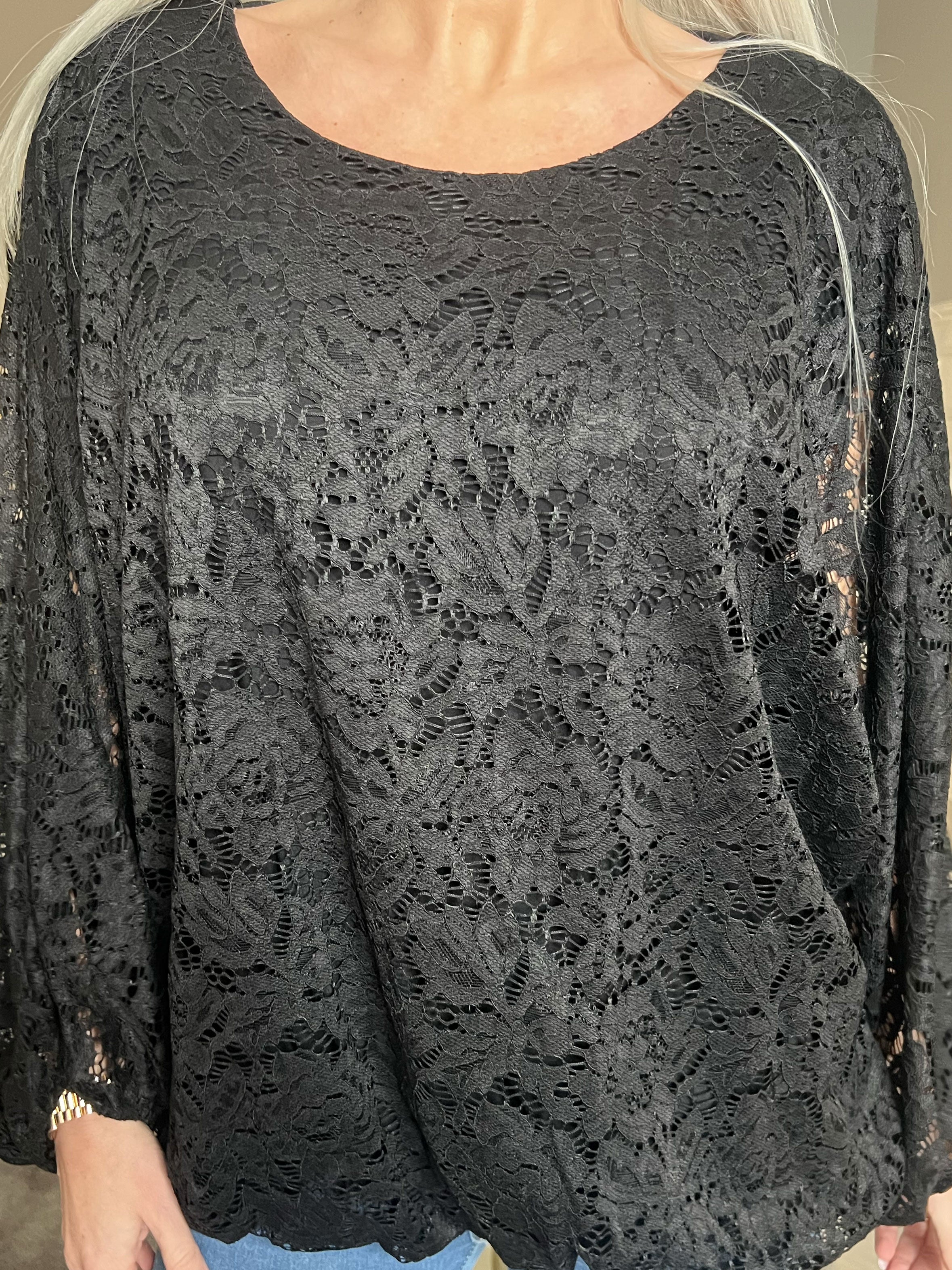 Destiny Lace - Spetsblus med fladdermusärmar