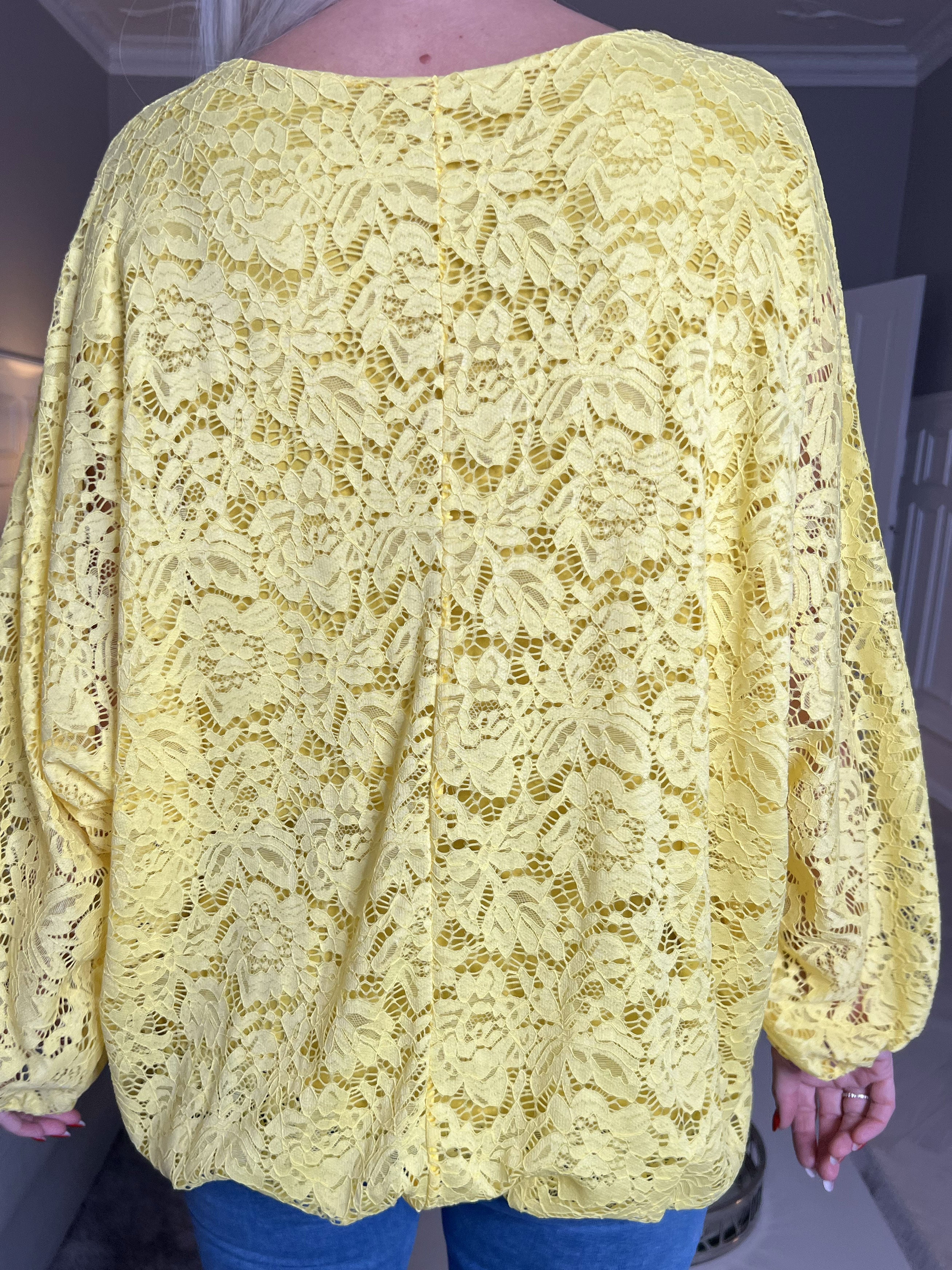 Destiny Lace - Spetsblus med fladdermusärmar