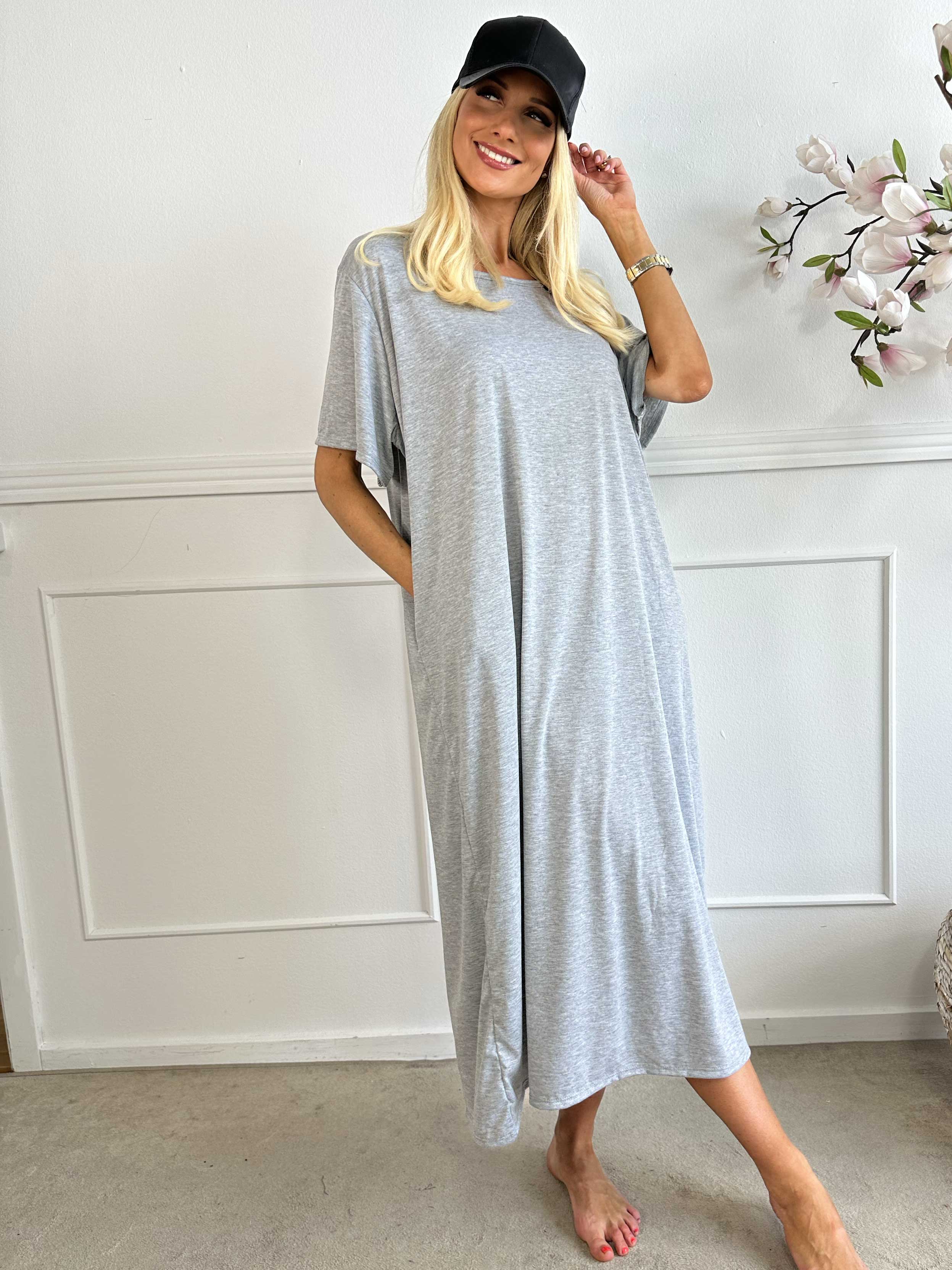 Abbie - Lång t-shirtklänning i viskos som andas