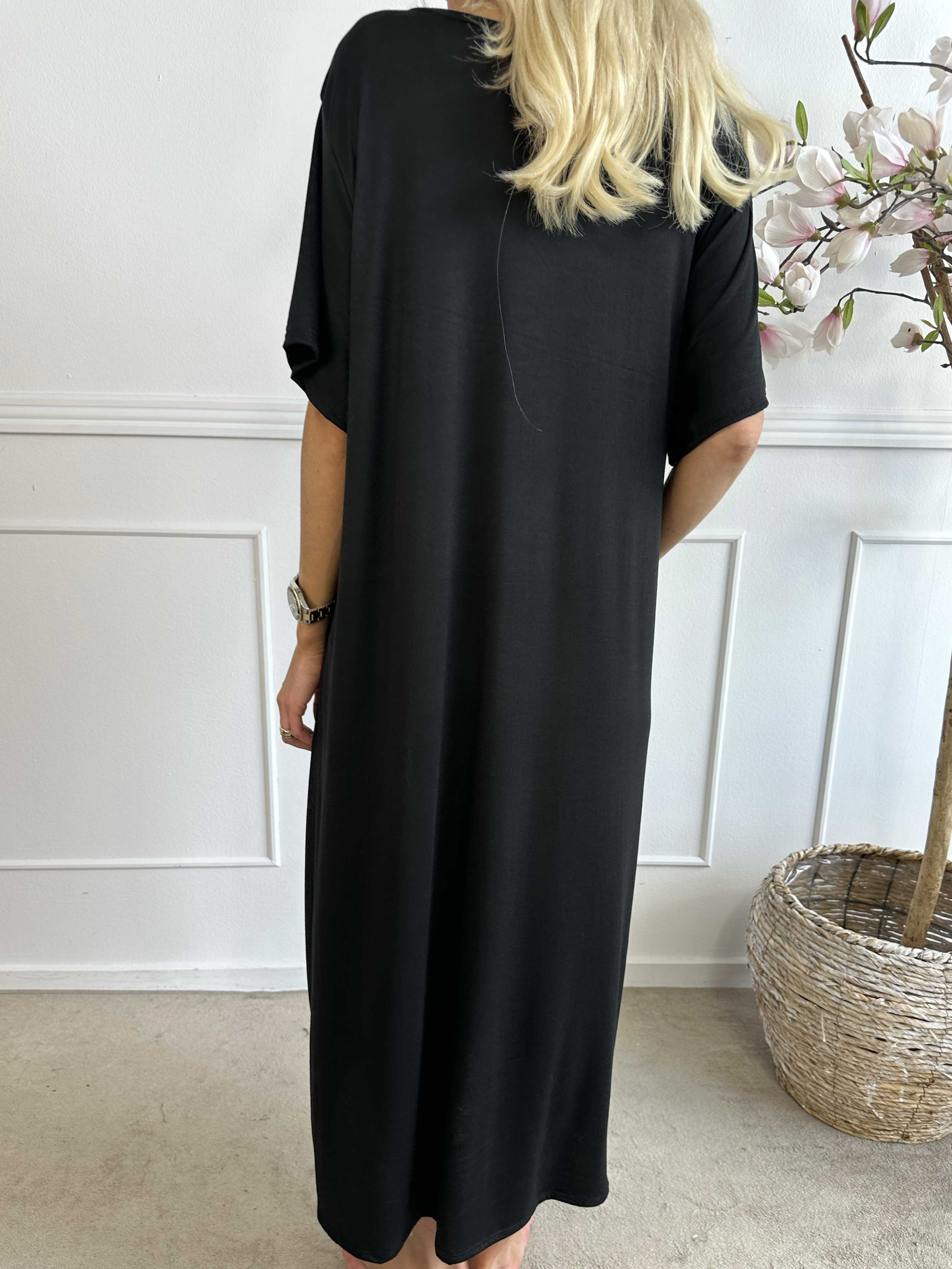 Abbie - Lång t-shirtklänning i viskos som andas