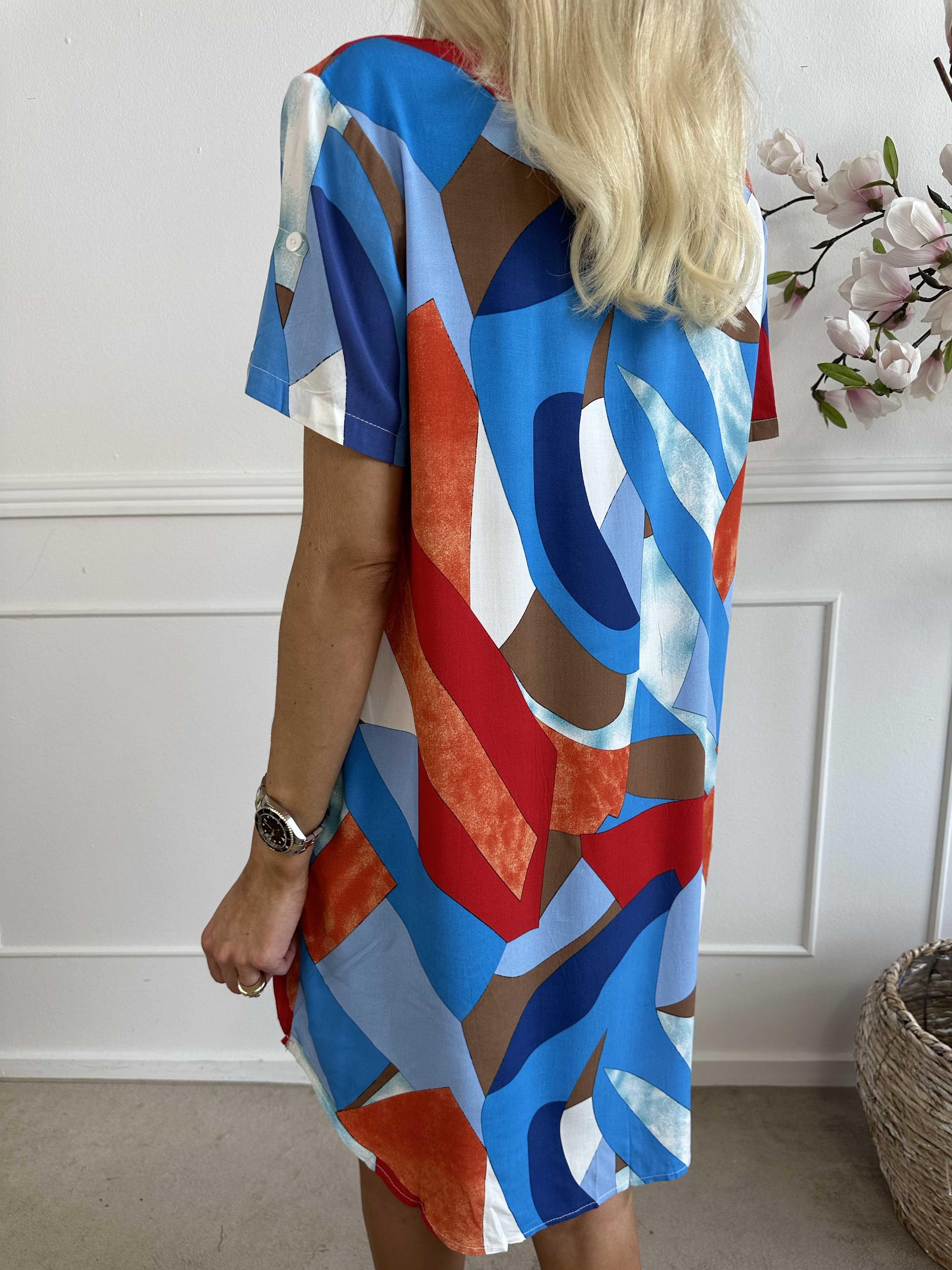 Hilja - Multicolor klänning med v-ringad viskos