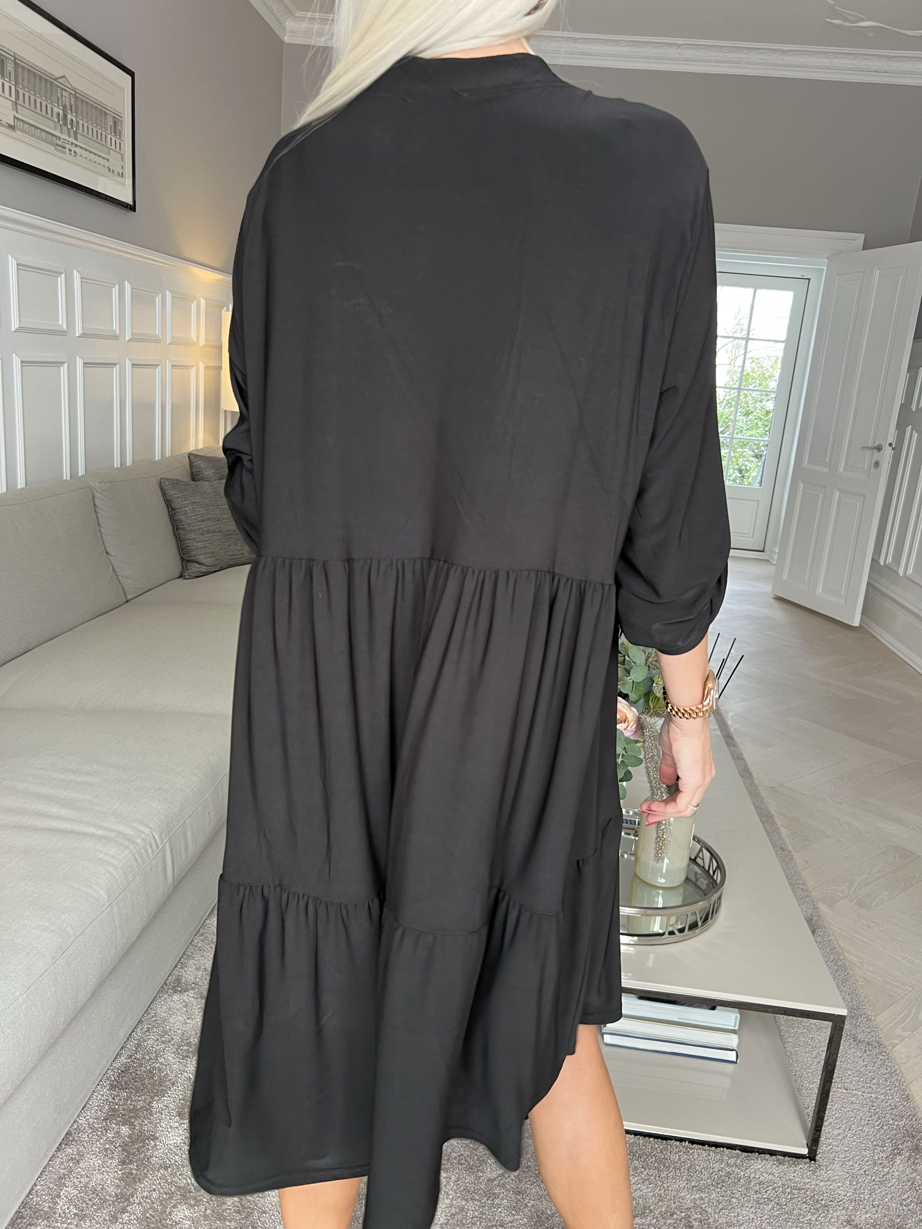 Milano Plain Midi - Enfärgad klänning med lager på lager look