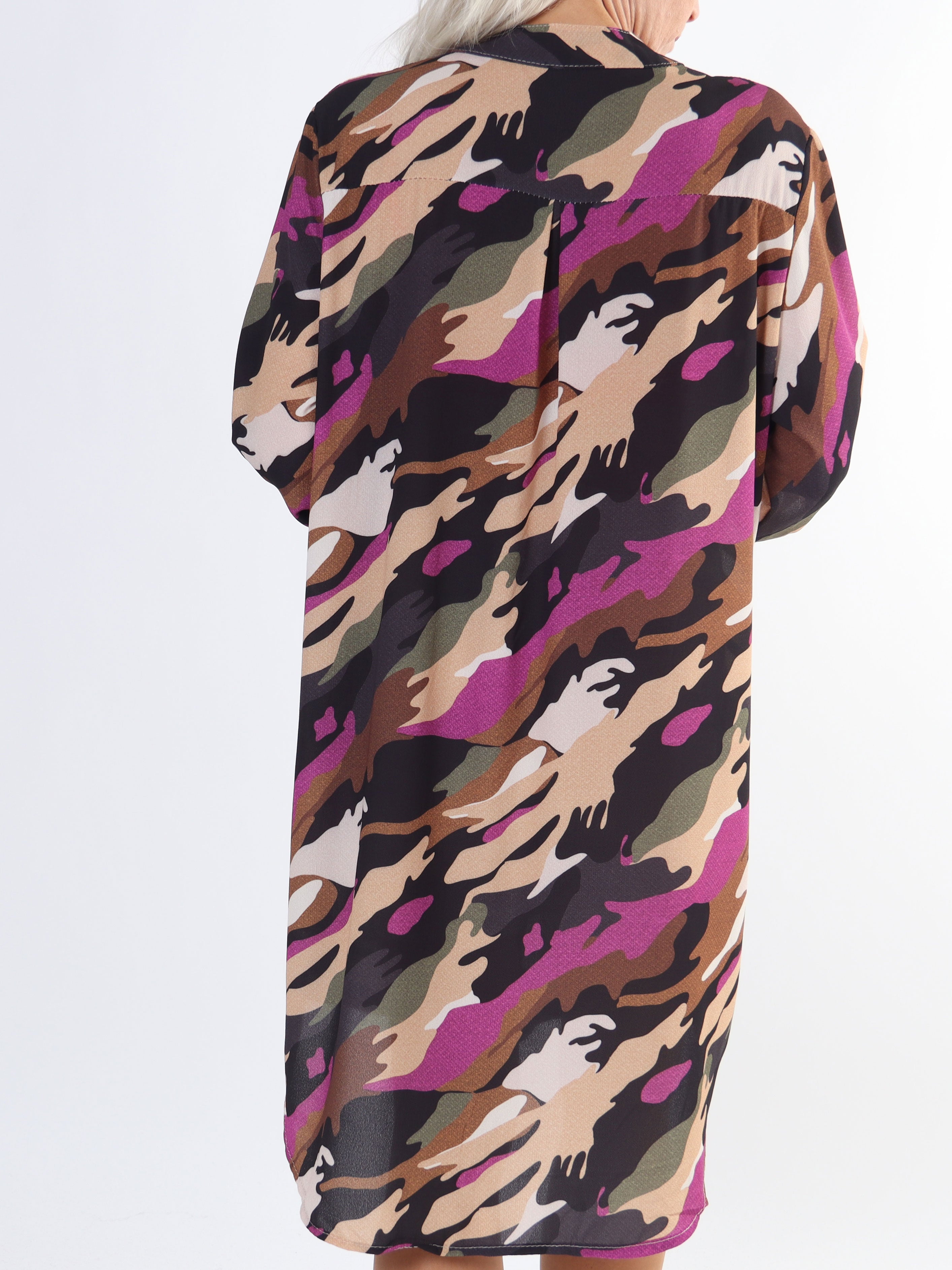 Vanesa Dress Camo - Lätt och luftig plus size klänning i kamouflagemönster