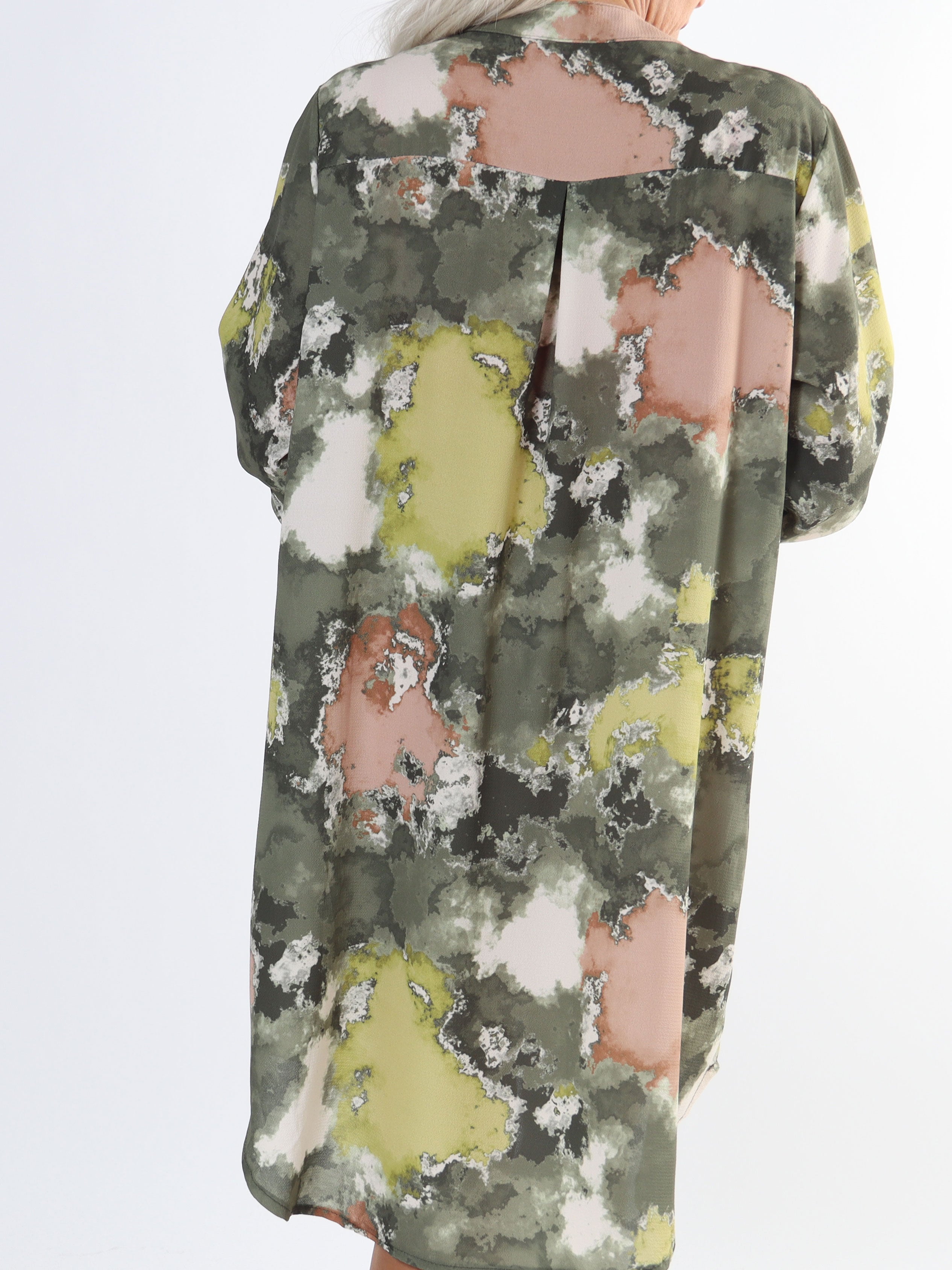Vanesa Dress Batik - Lätt och luftig plus size klänning i batikmönster